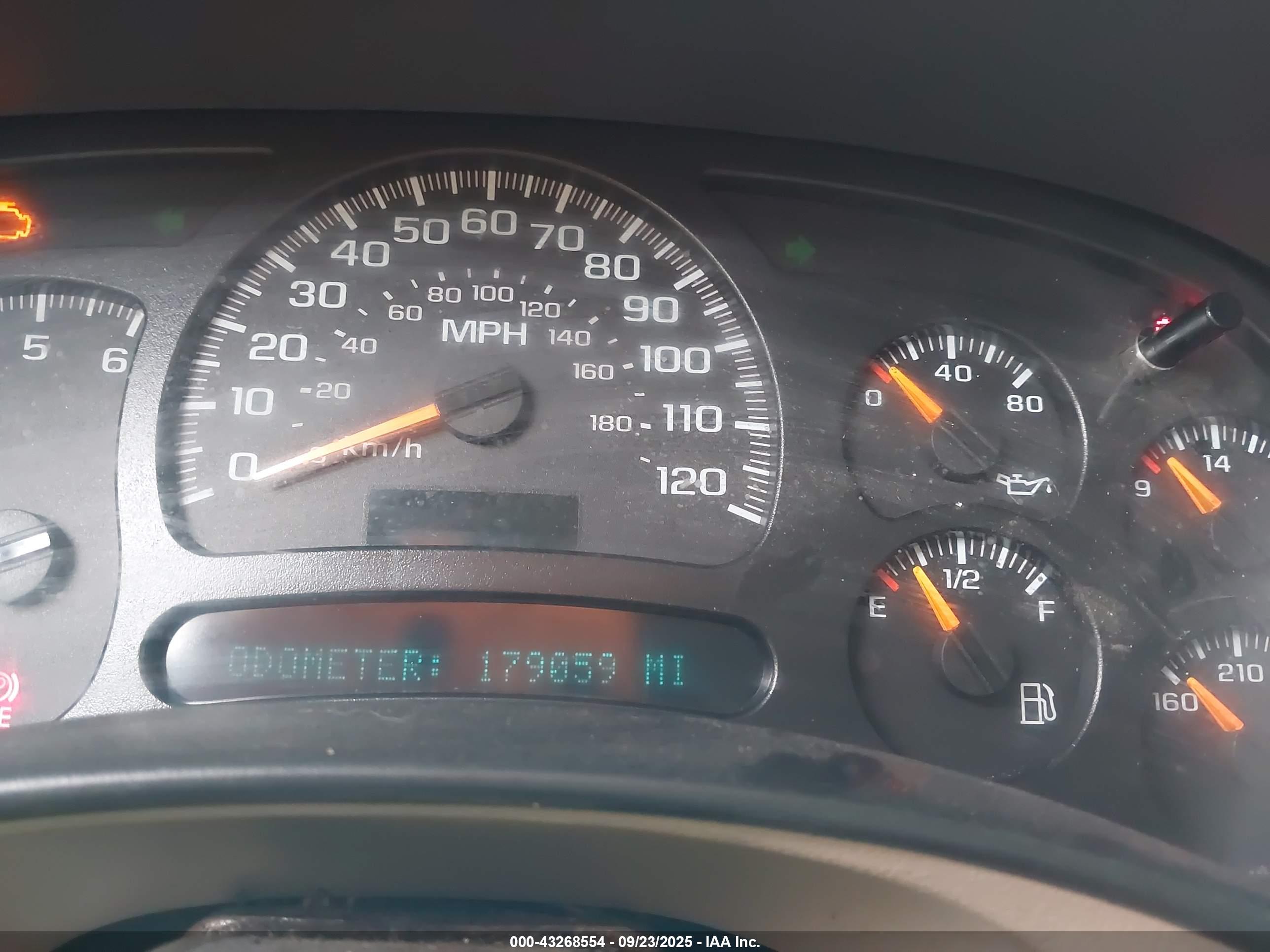 CHEVROLET TAHOE image 7