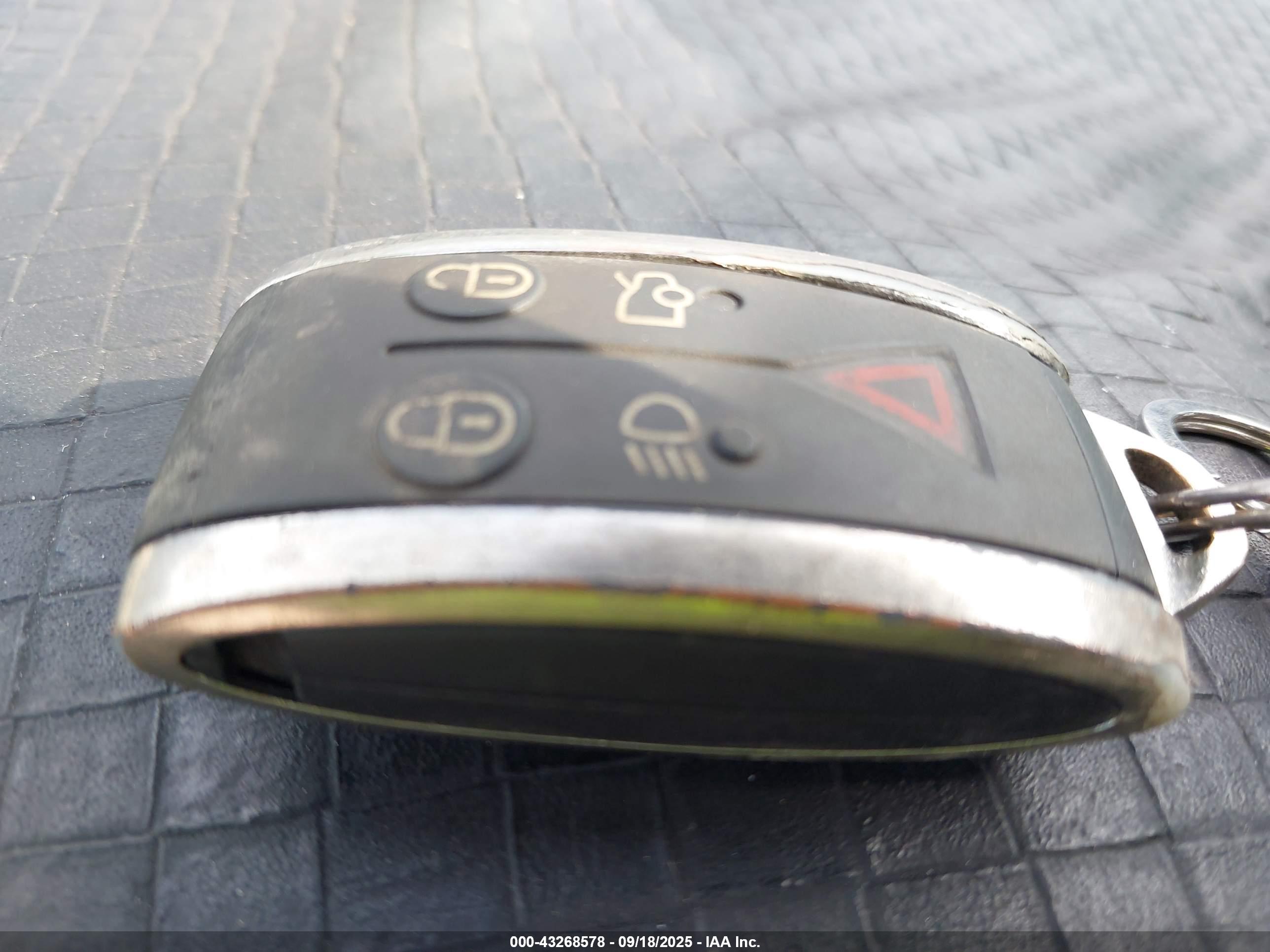 JAGUAR XF image 11