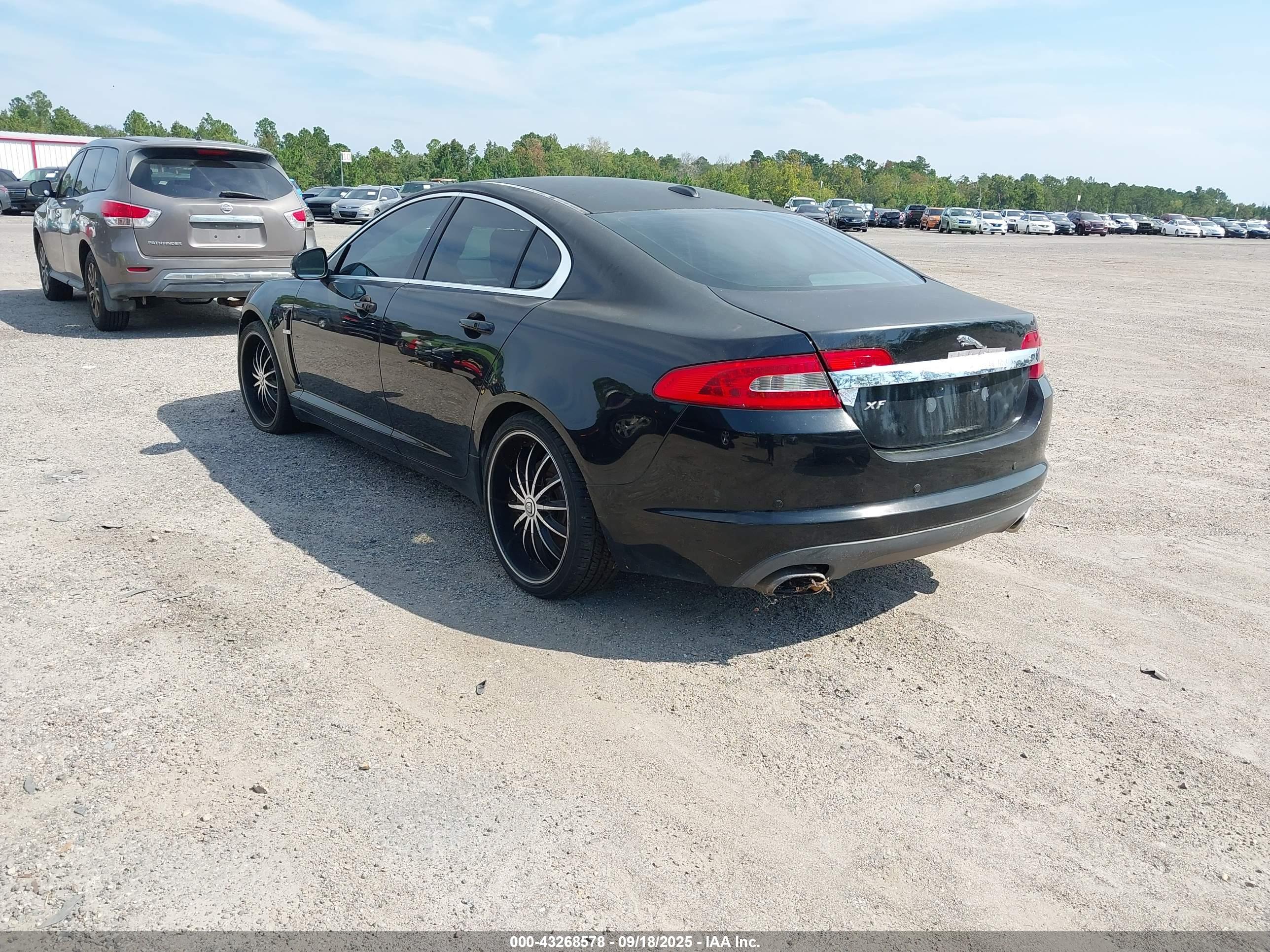 JAGUAR XF image 3