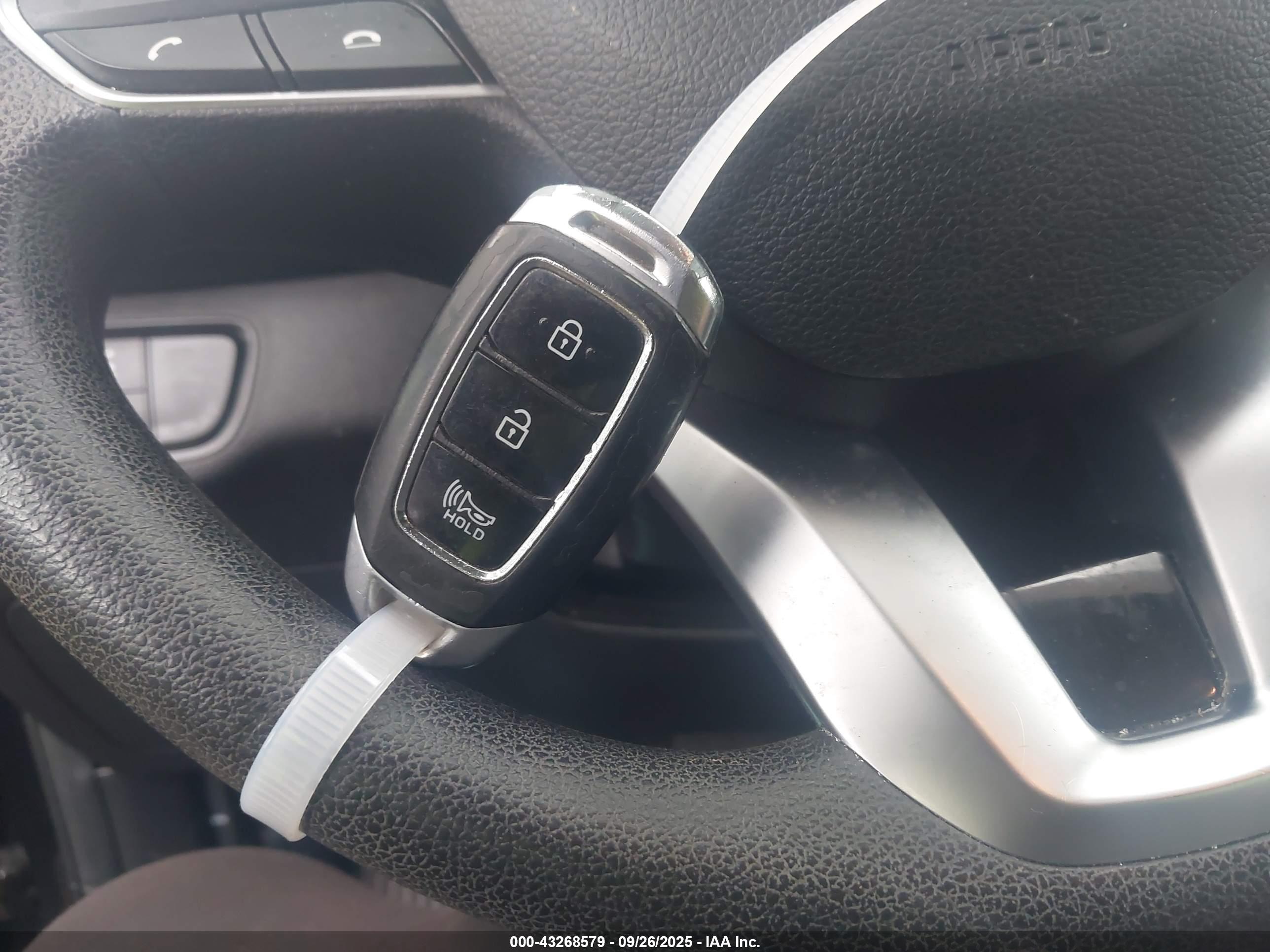 HYUNDAI SANTA image 11