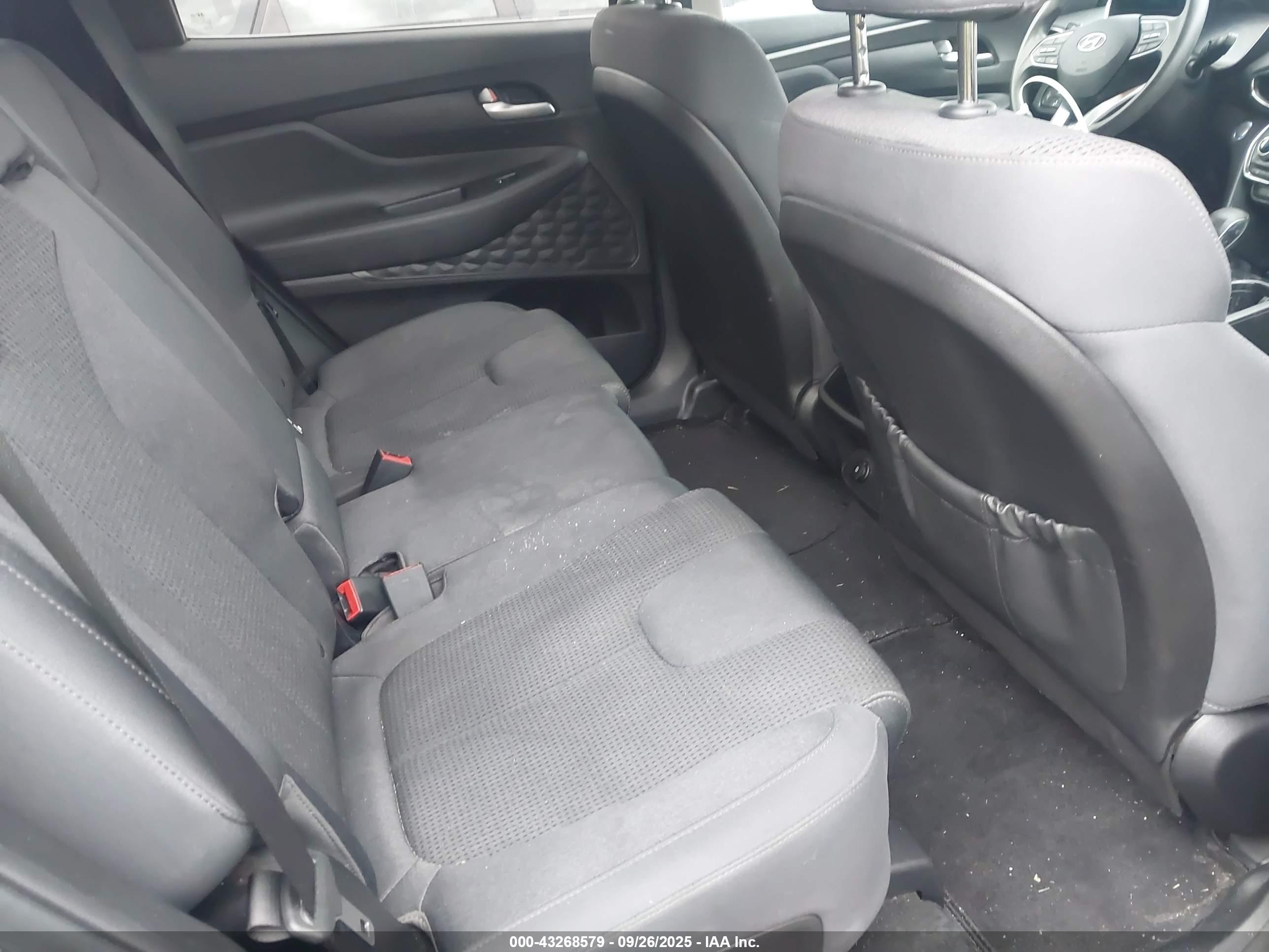 HYUNDAI SANTA image 8