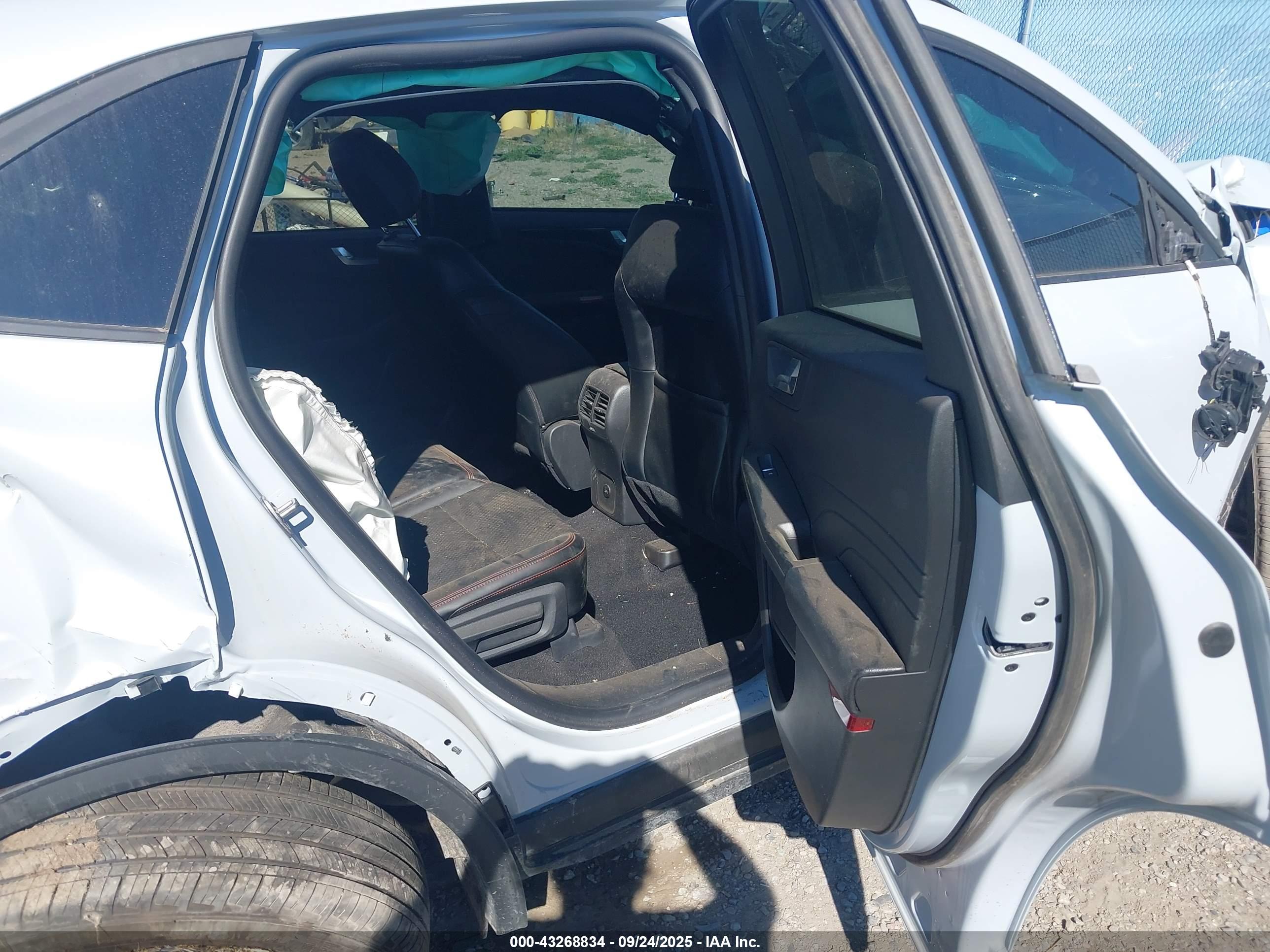 FORD ESCAPE image 8