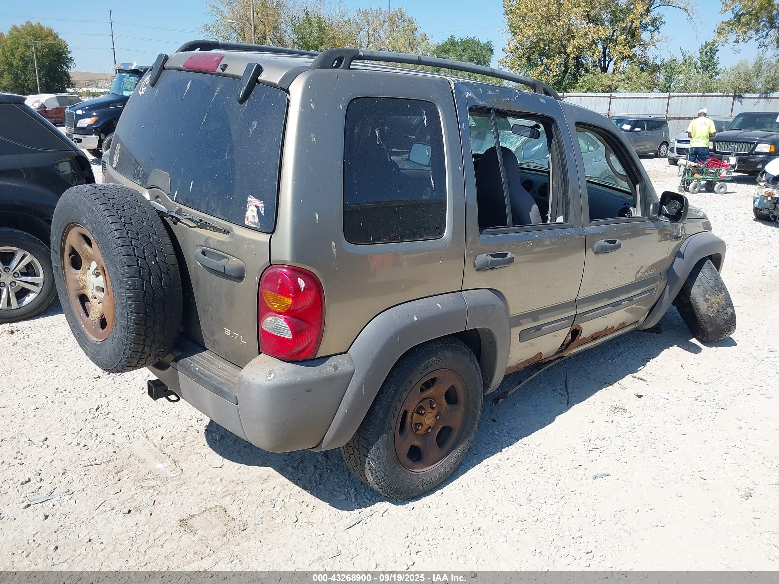 JEEP LIBERTY image 4