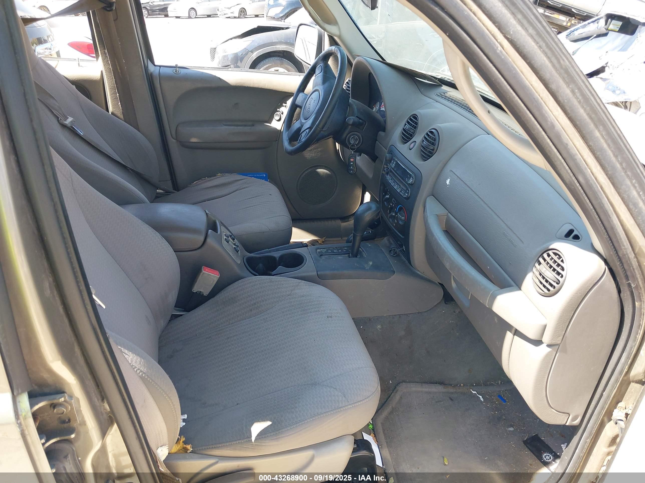 JEEP LIBERTY image 5