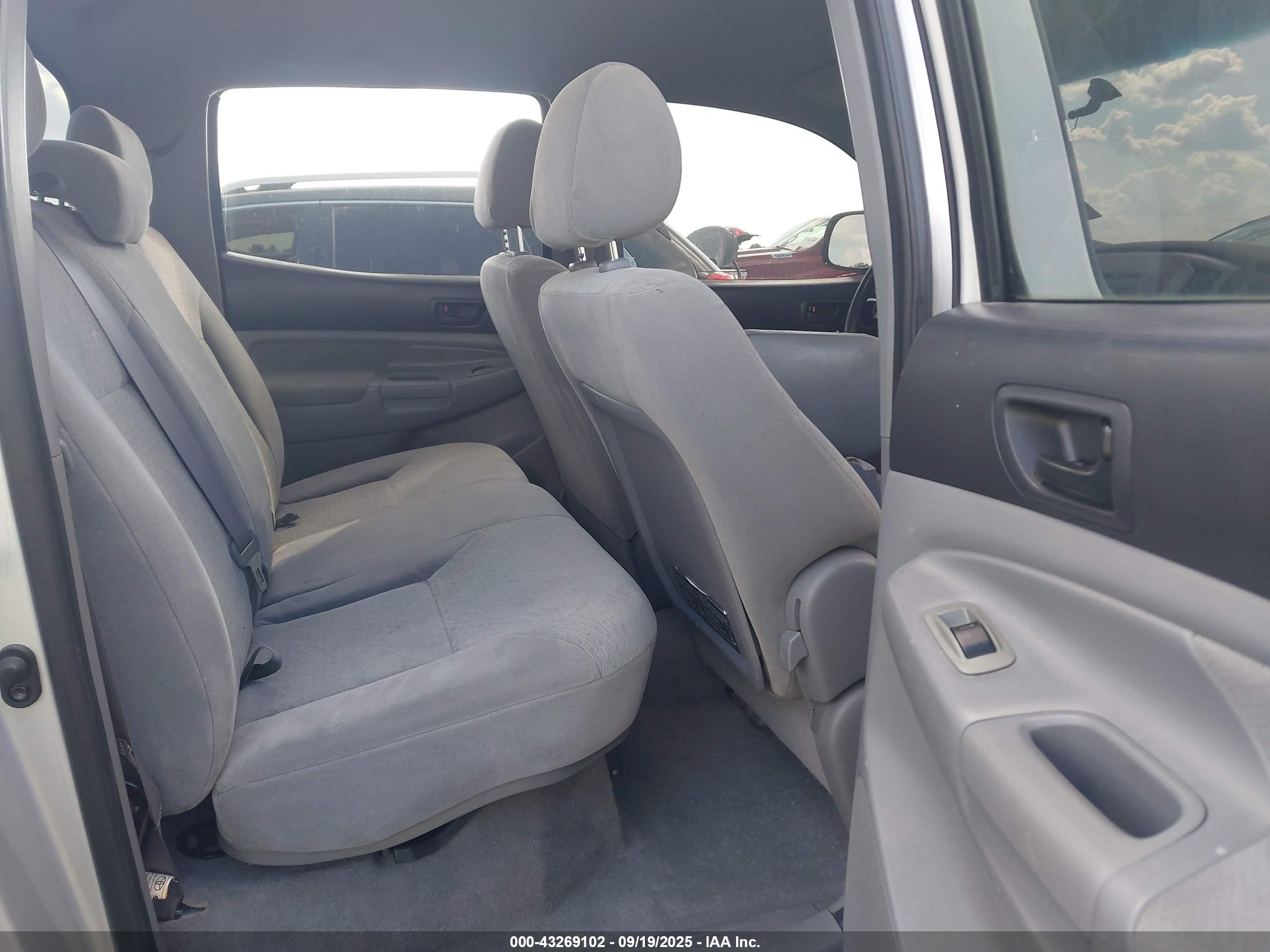 TOYOTA TACOMA image 8