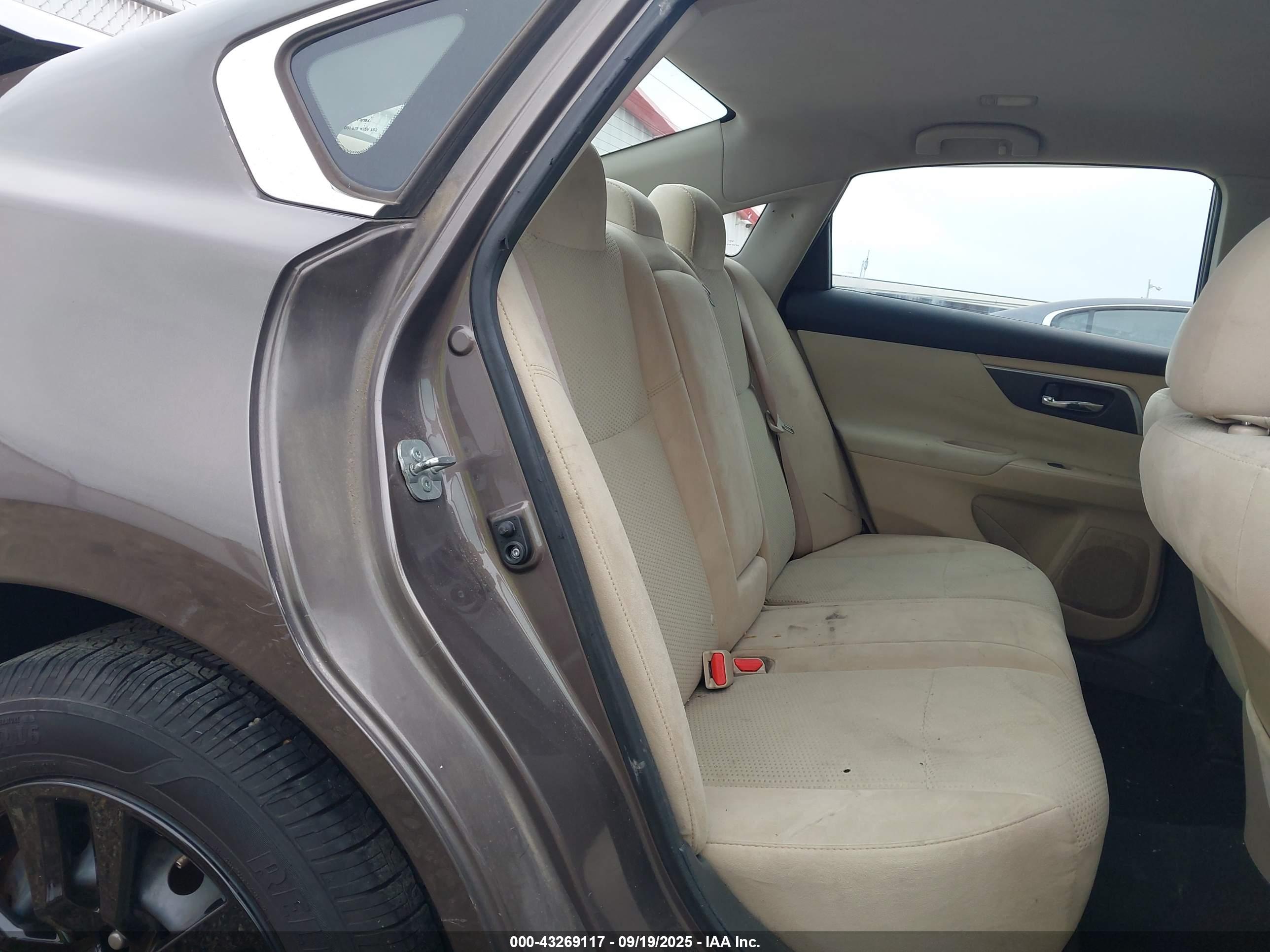 NISSAN ALTIMA image 8