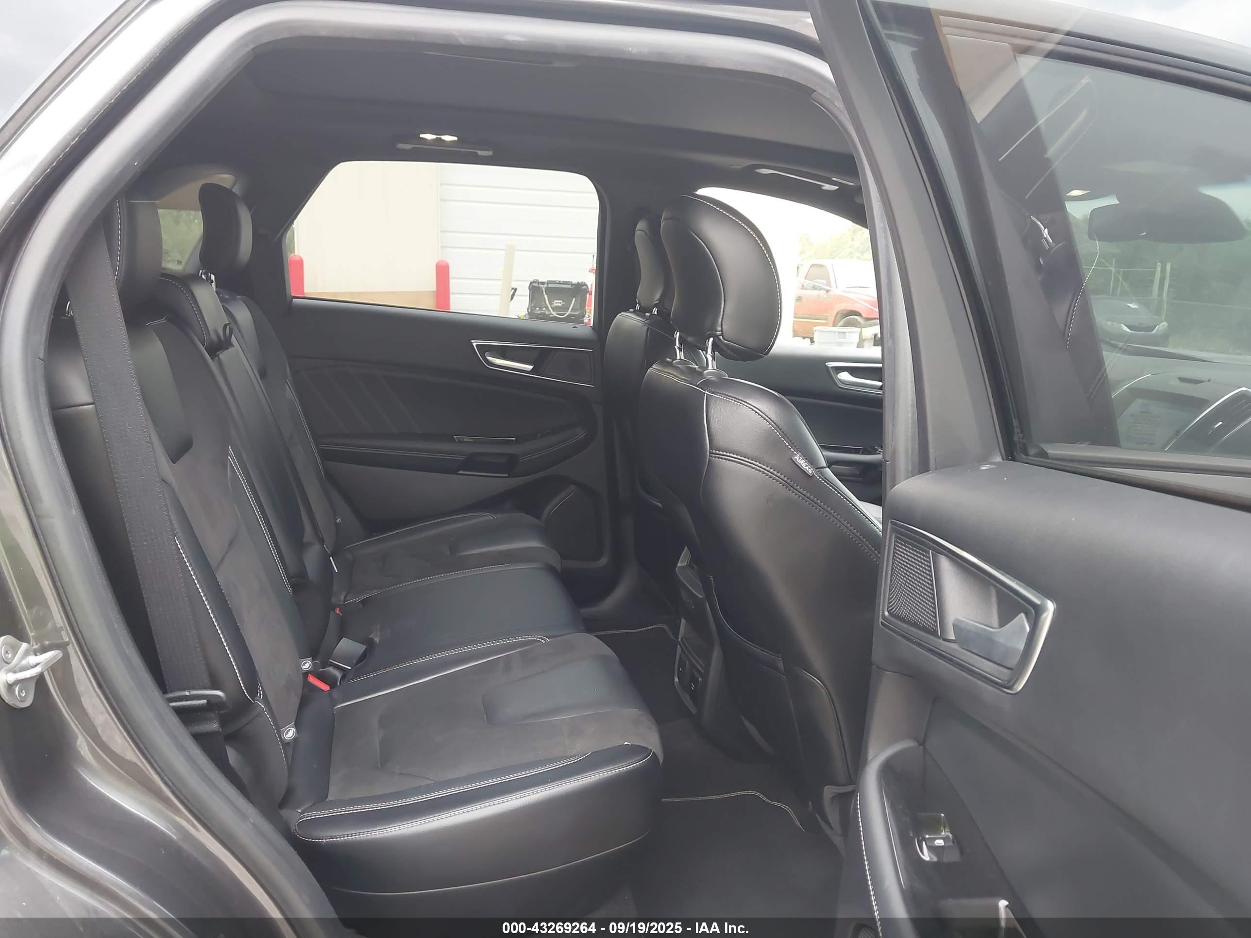 FORD EDGE image 8