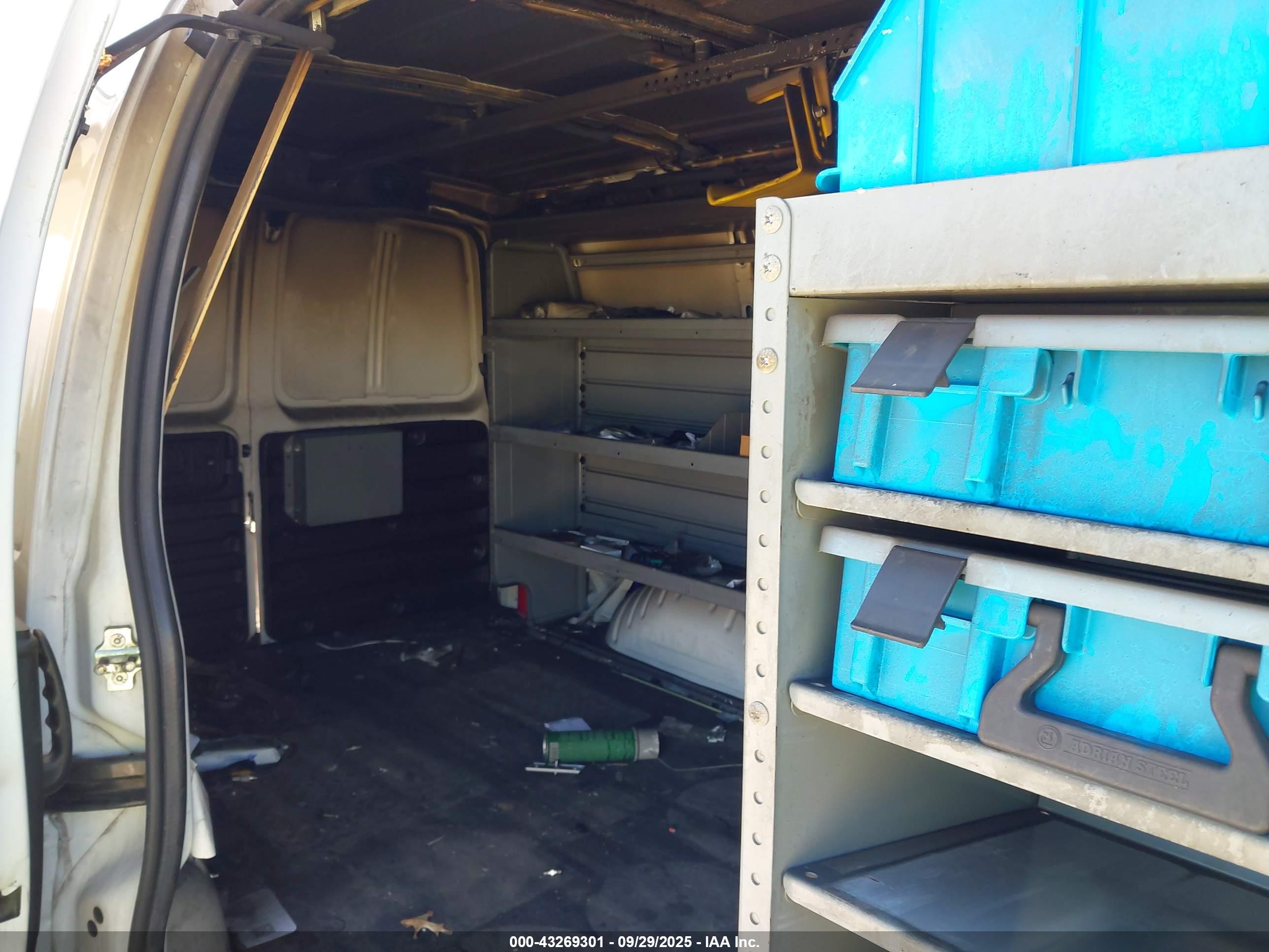 CHEVROLET EXPRESS image 8
