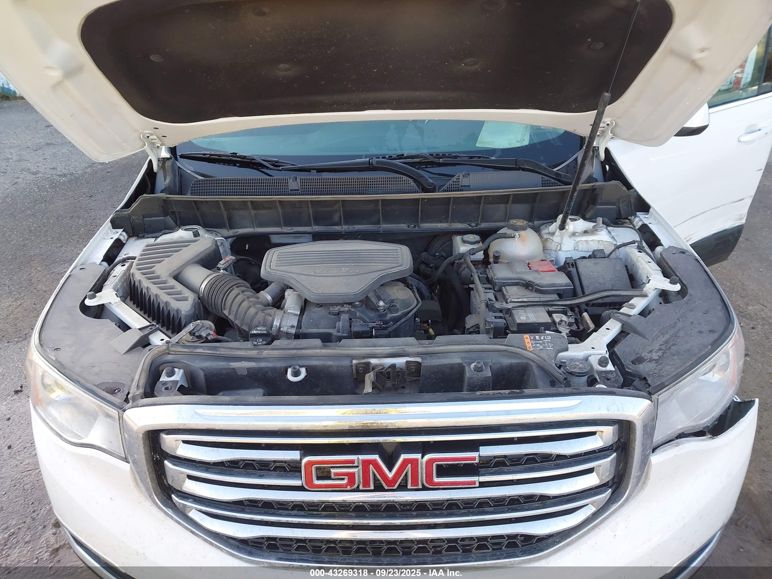 GMC ACADIA image 10