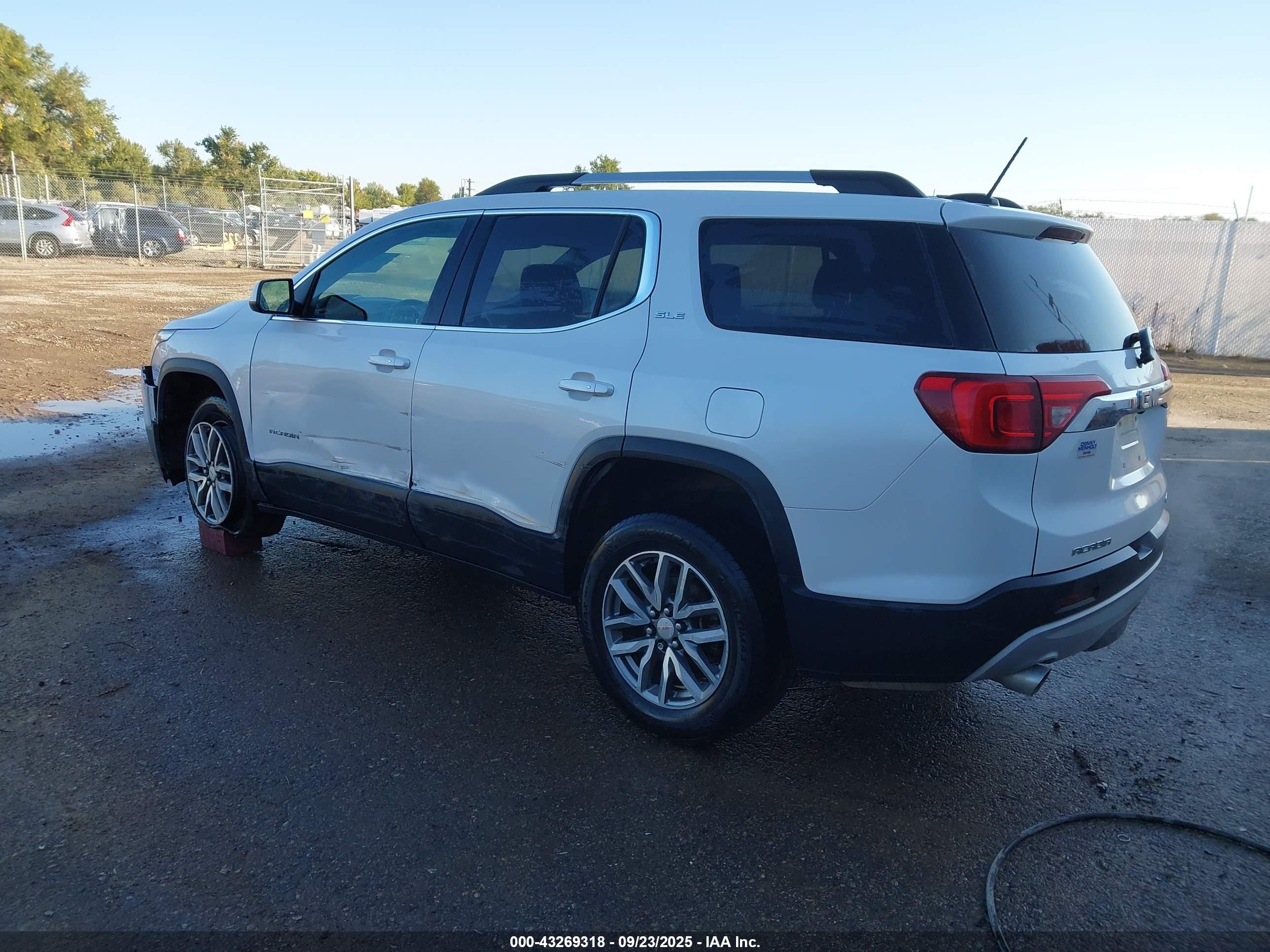 GMC ACADIA image 3