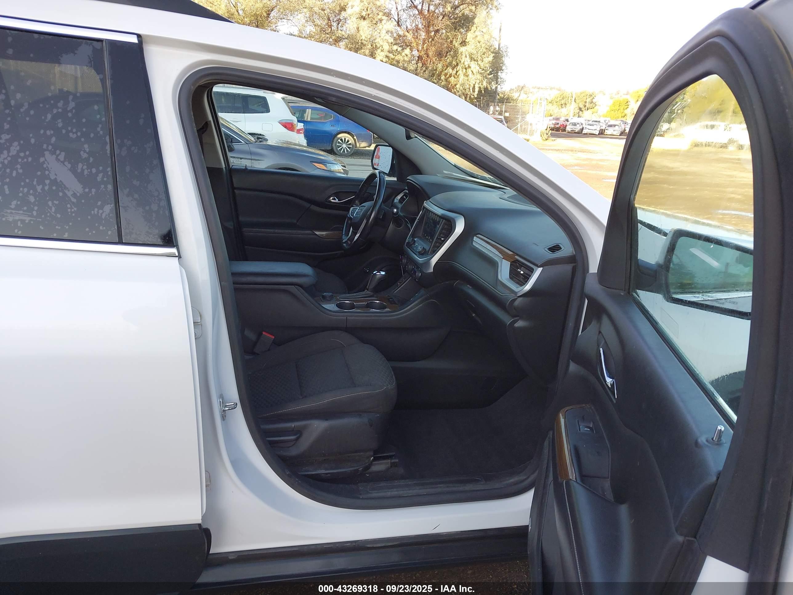 GMC ACADIA image 5