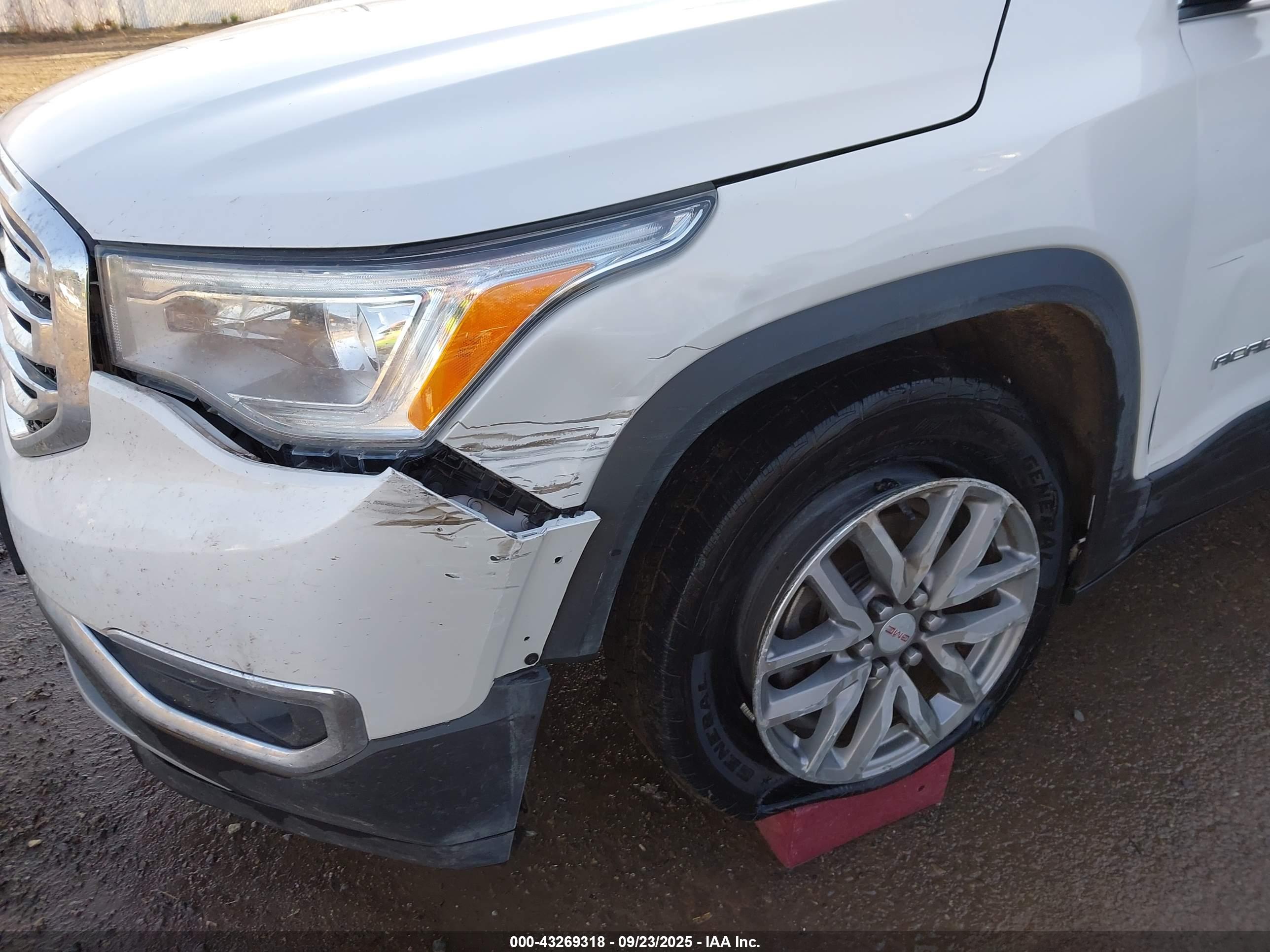 GMC ACADIA image 6