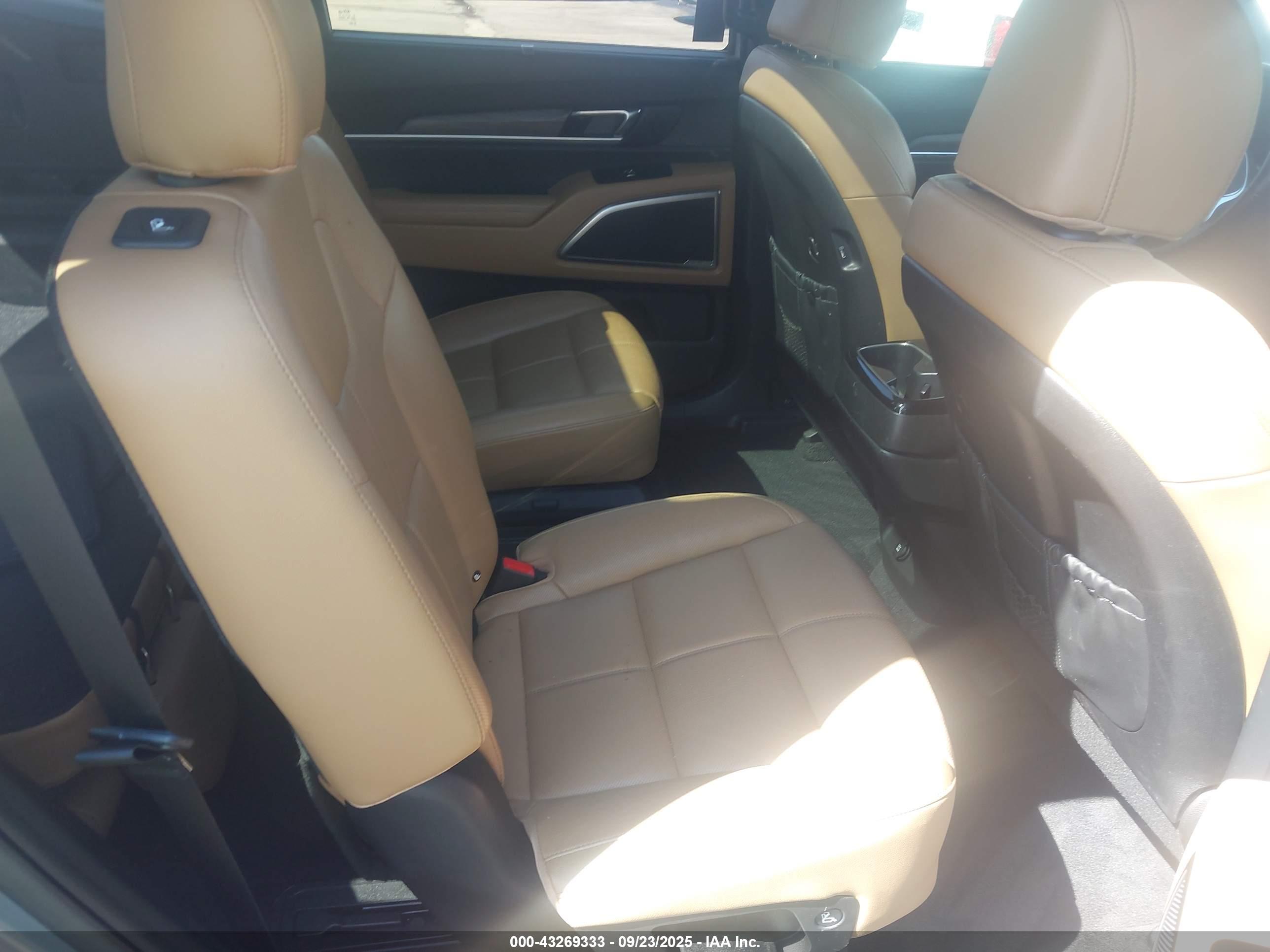 KIA TELLURIDE image 8