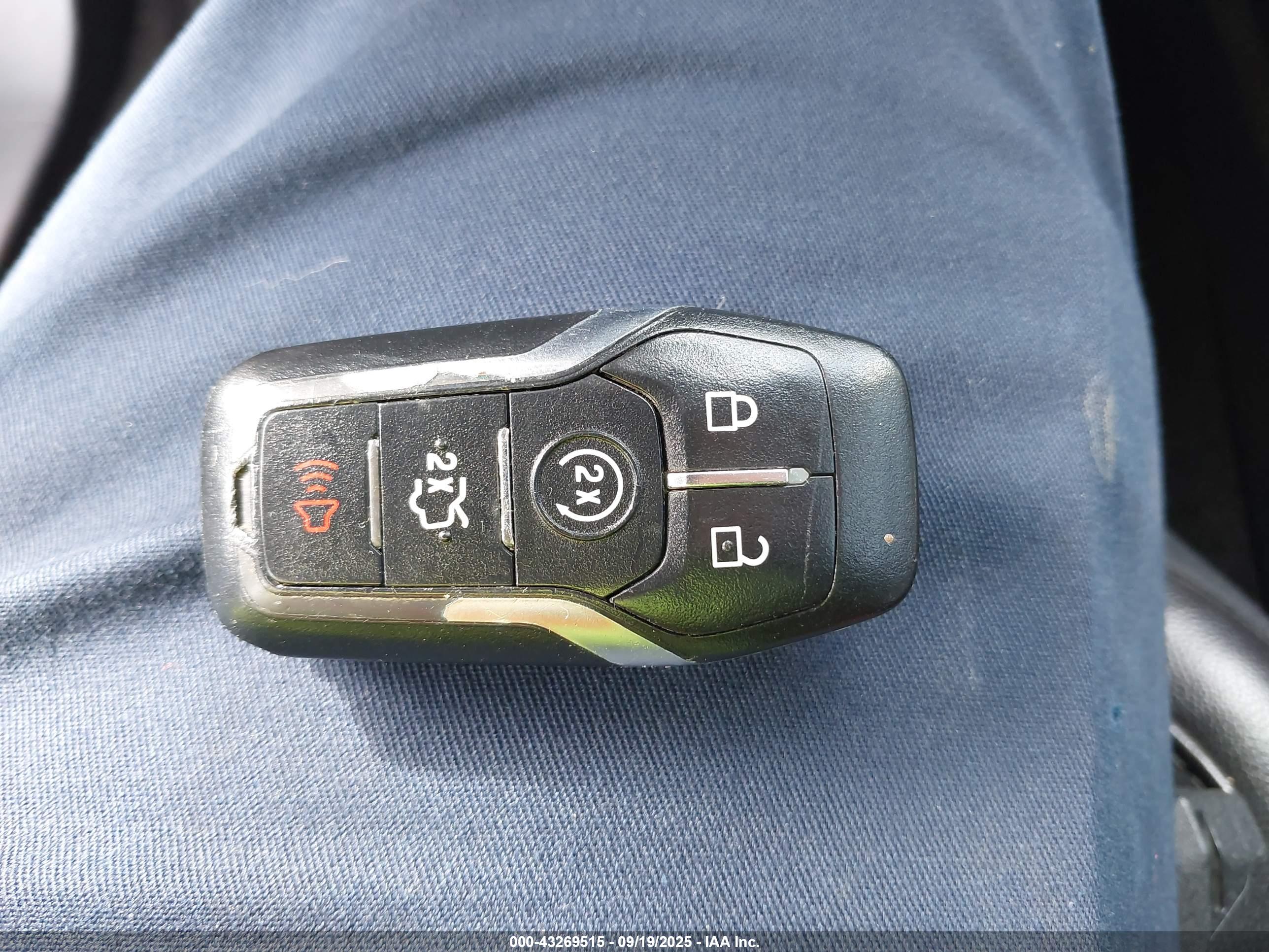 FORD FUSION image 11