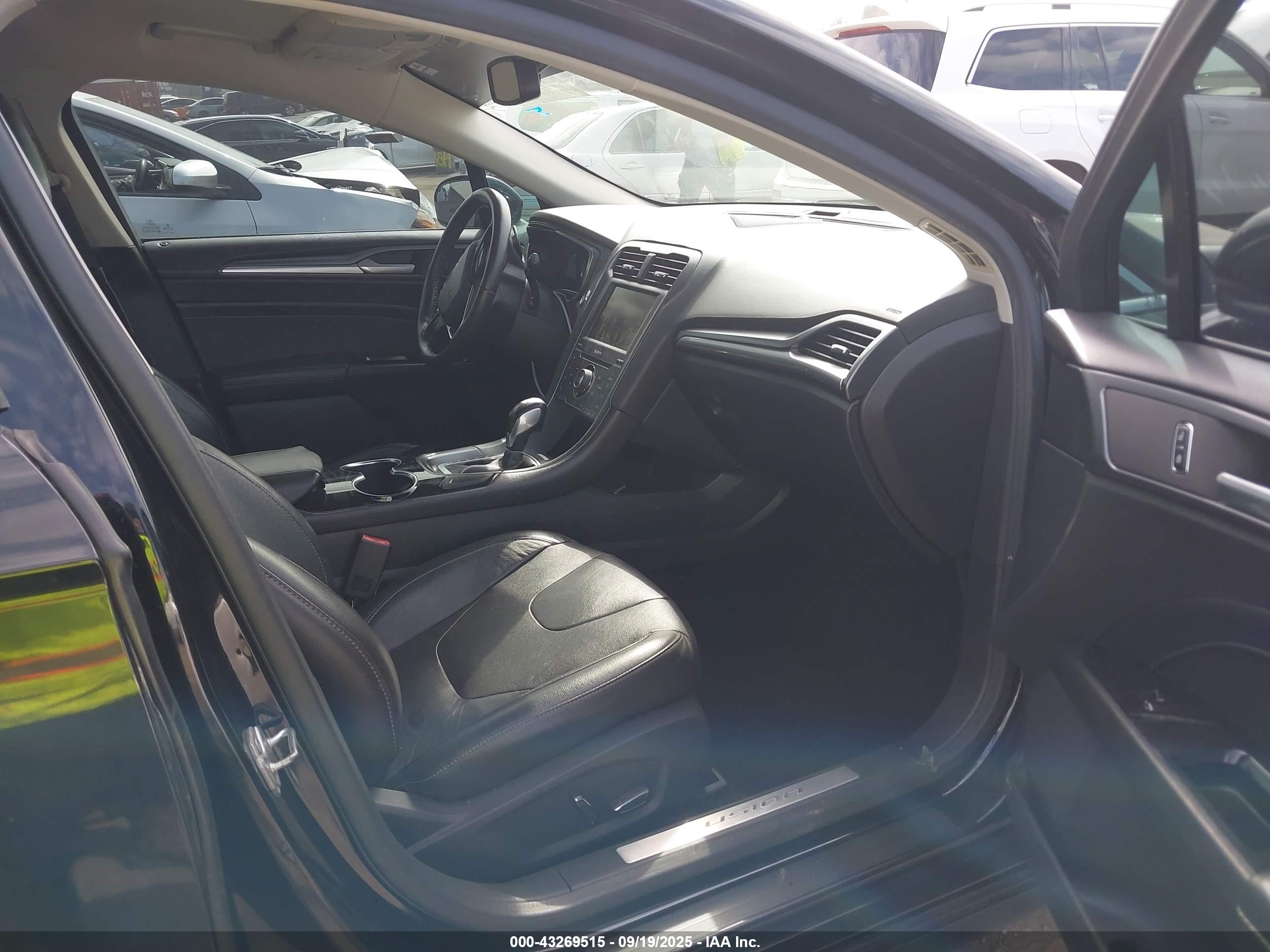FORD FUSION image 5