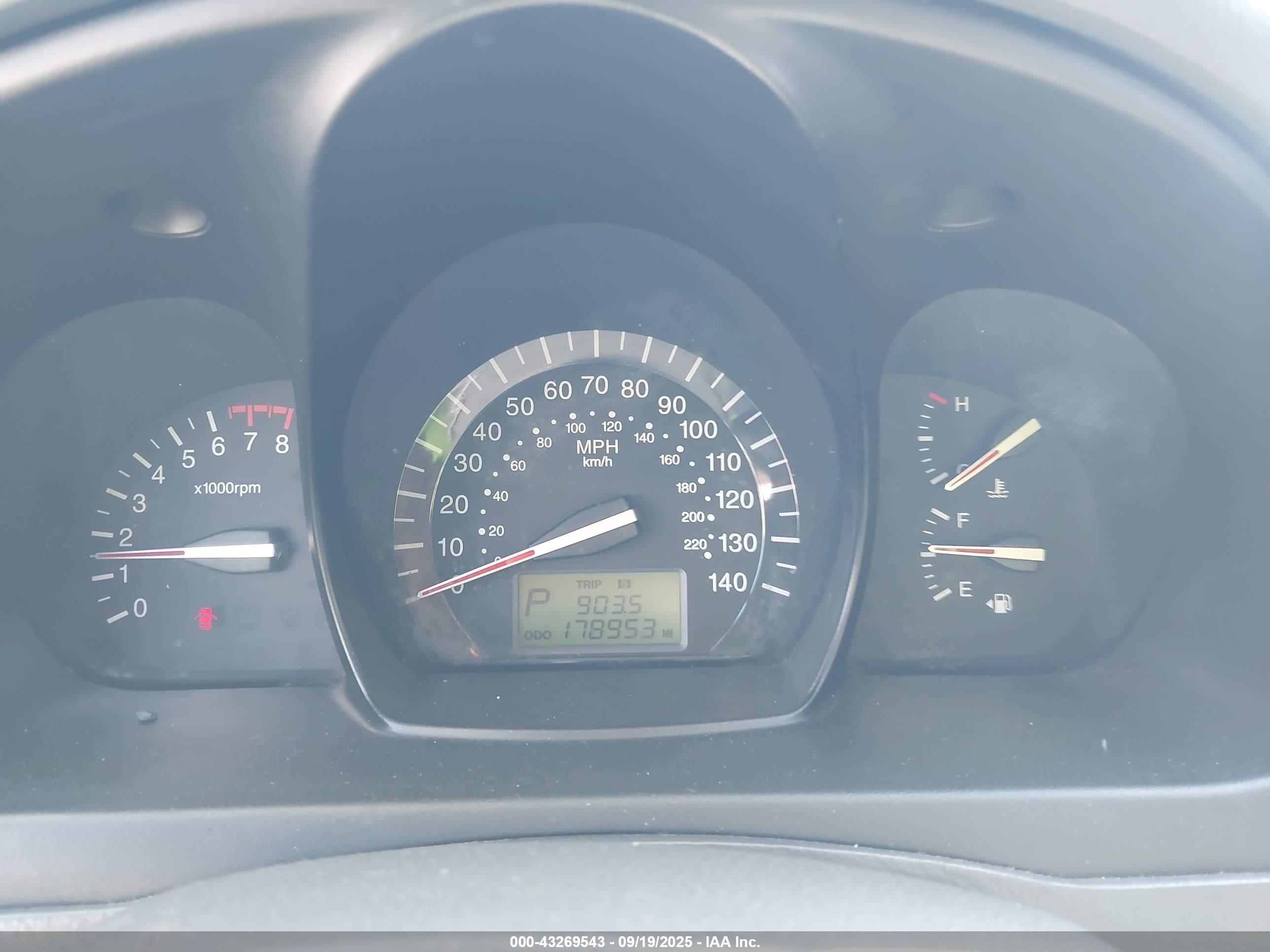 KIA SPECTRA image 7
