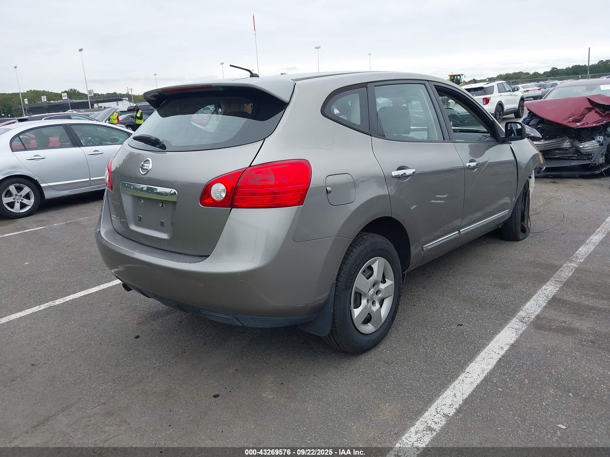 NISSAN ROGUE image 4
