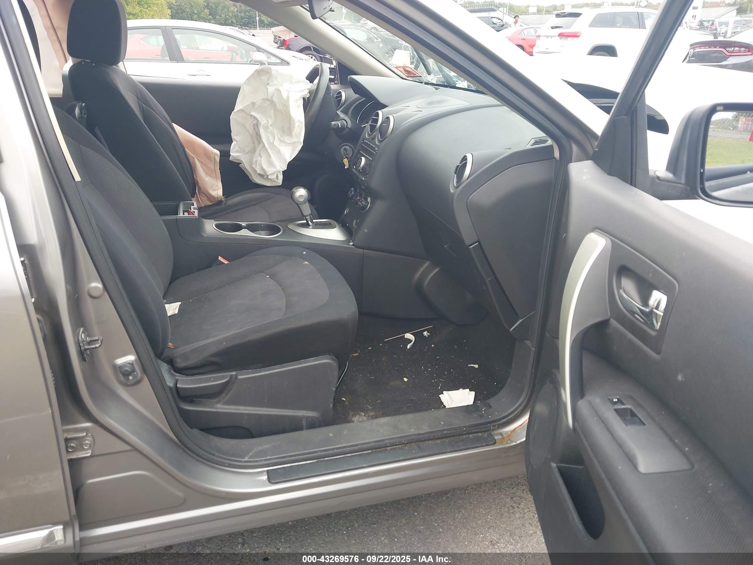 NISSAN ROGUE image 5