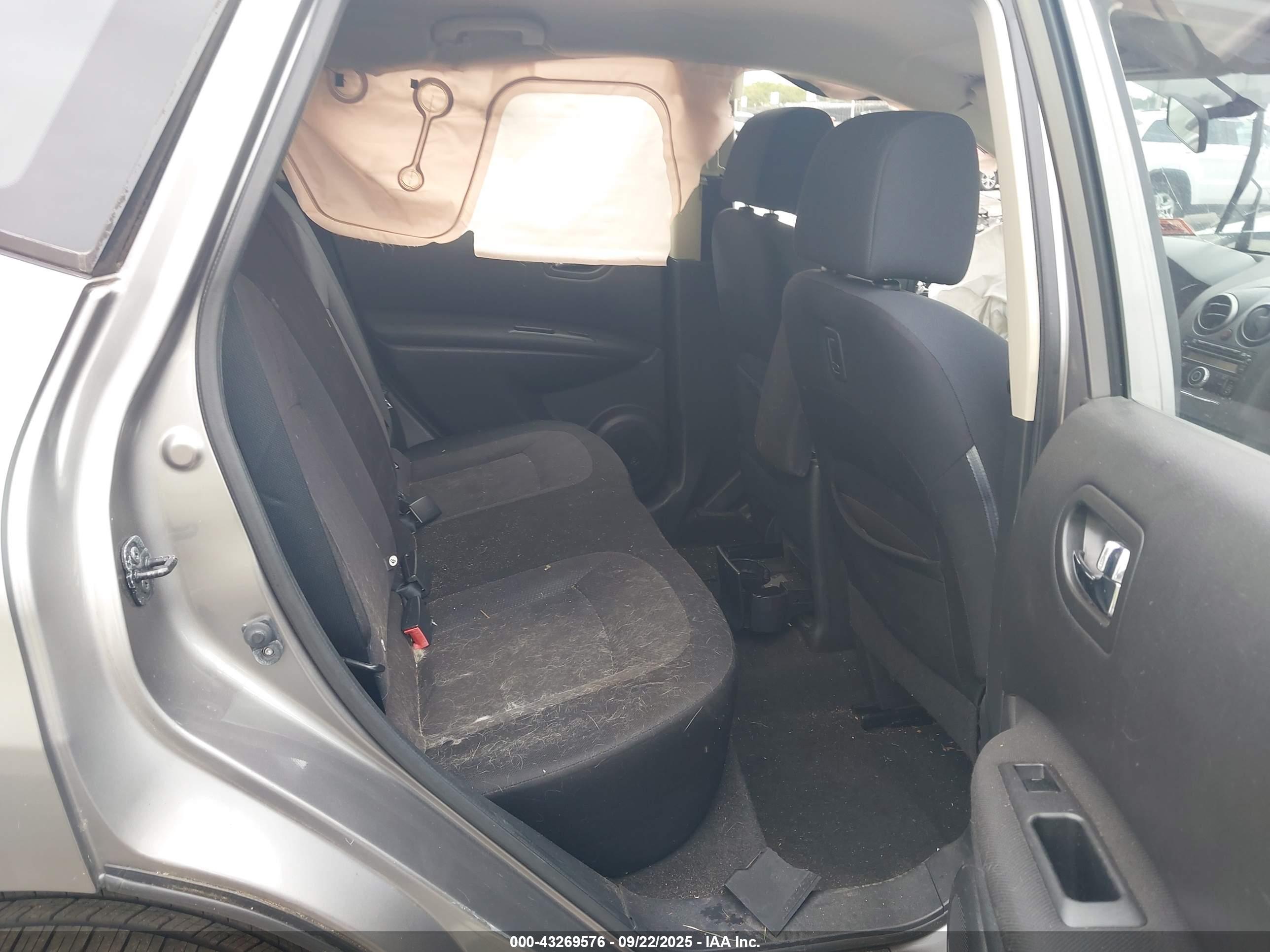 NISSAN ROGUE image 8