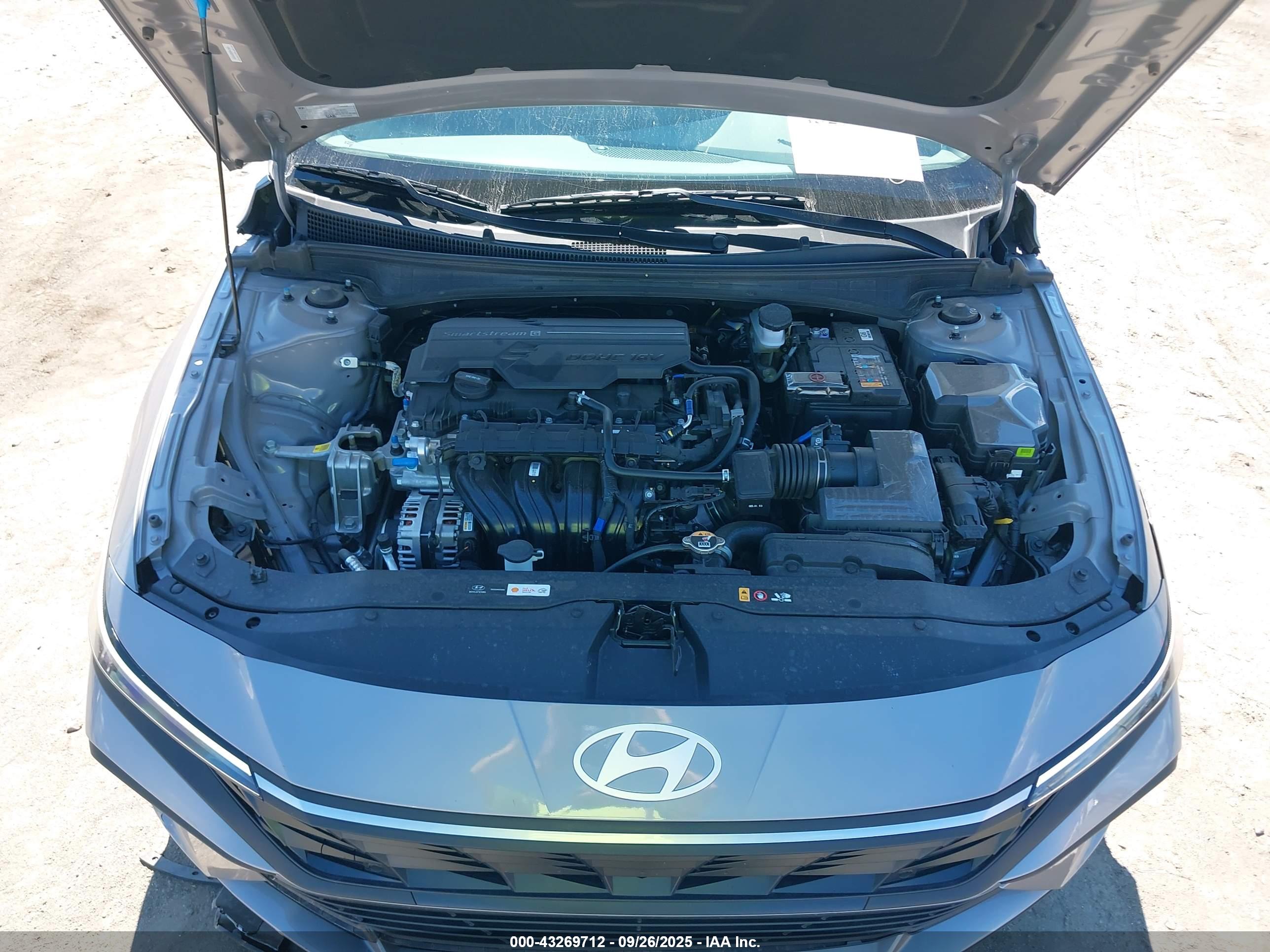 HYUNDAI ELANTRA image 10