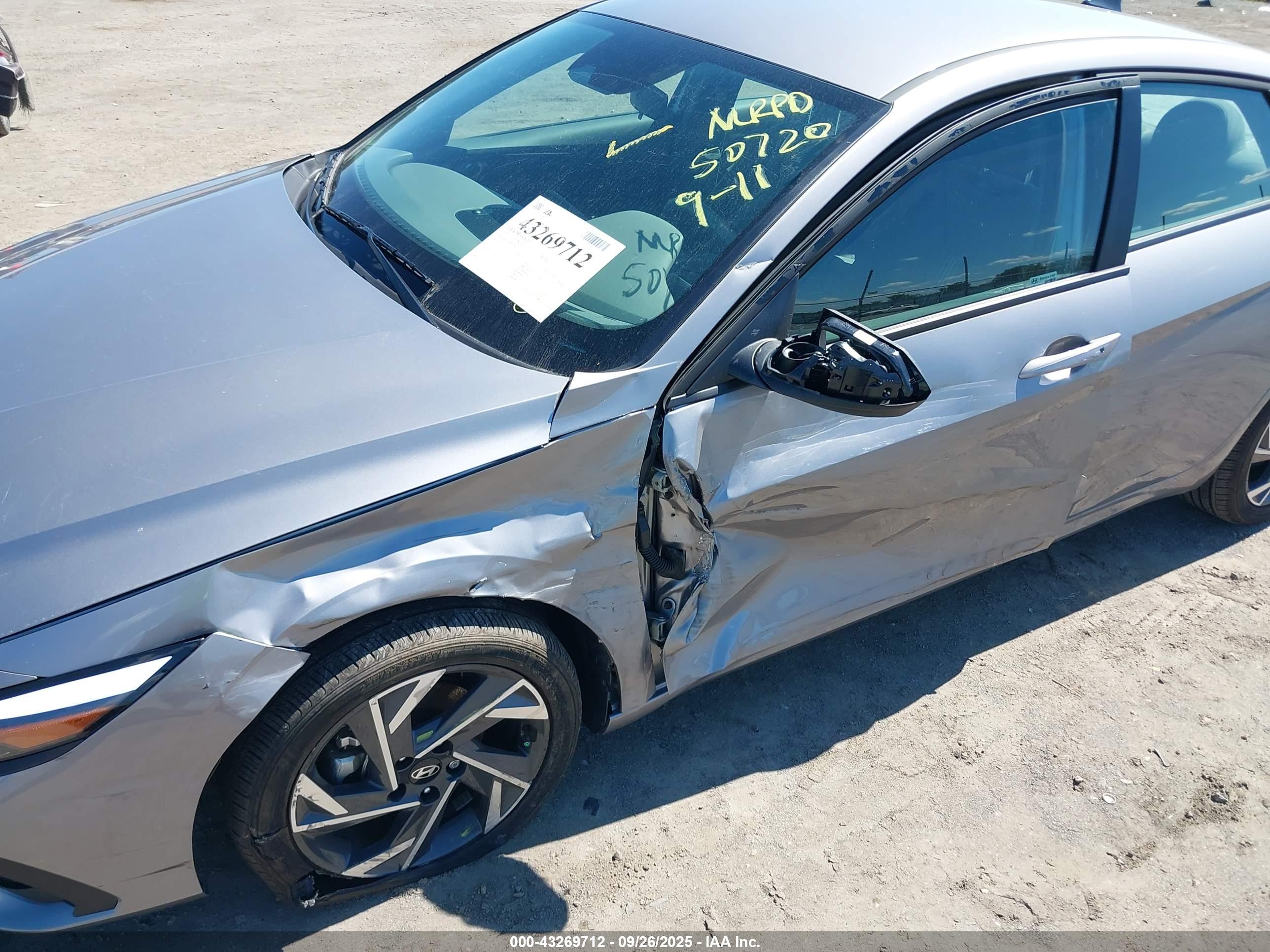 HYUNDAI ELANTRA image 6