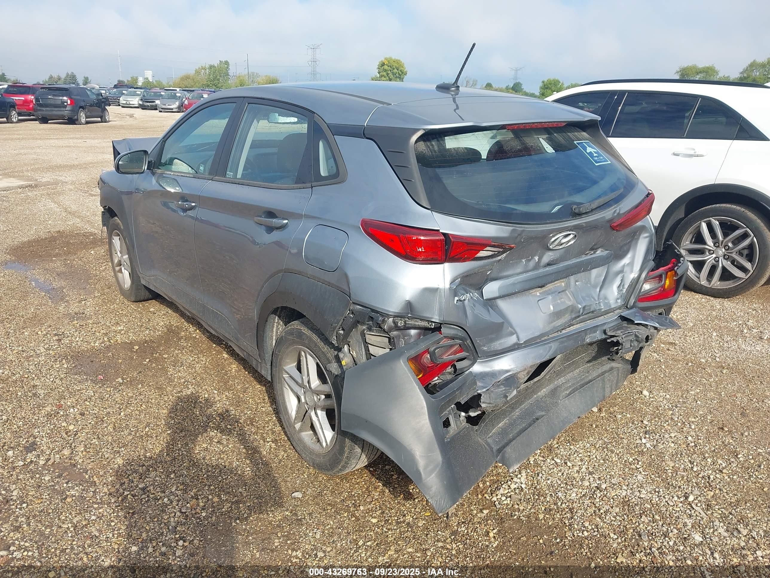 HYUNDAI KONA image 3