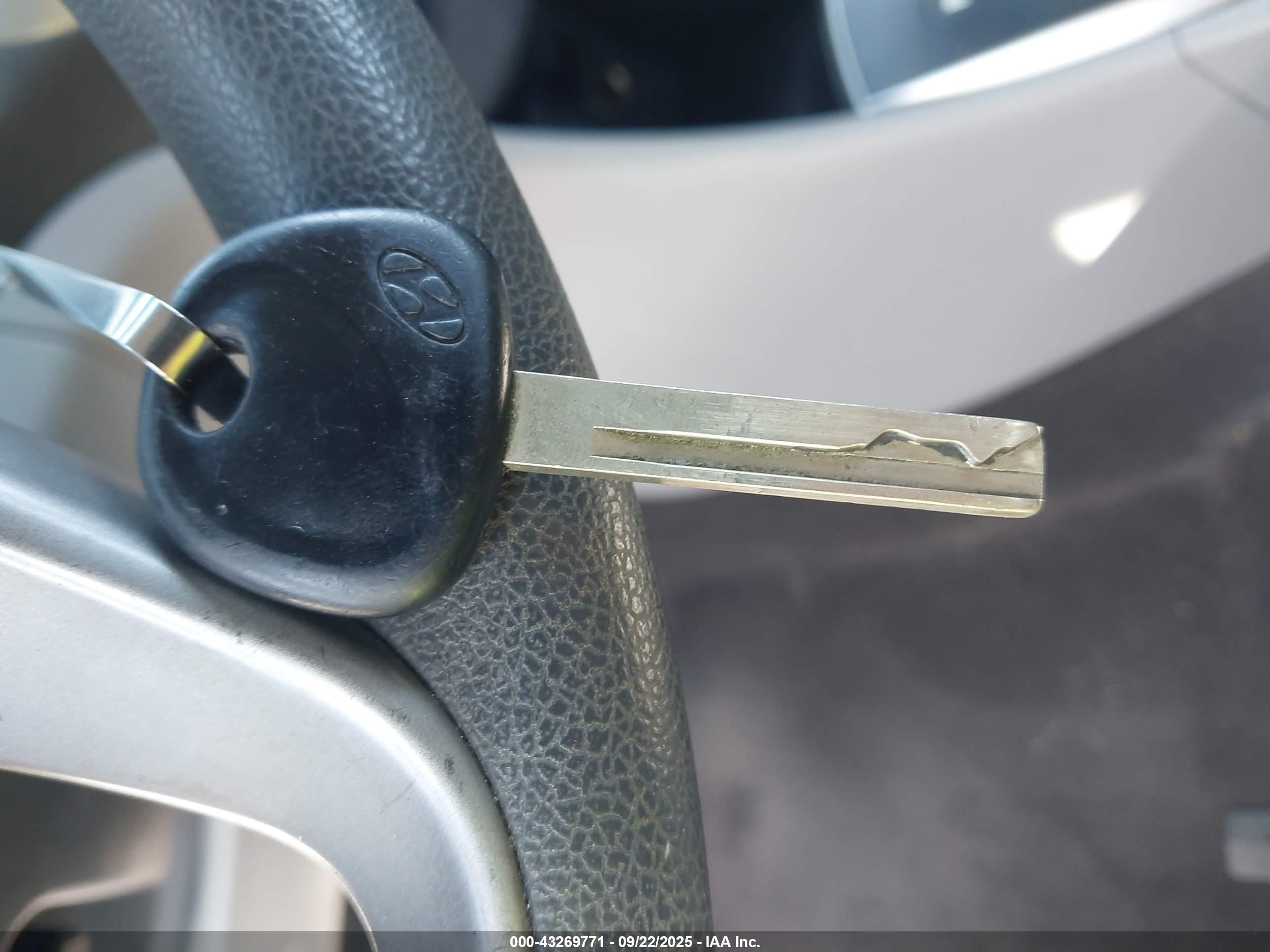 HYUNDAI ACCENT image 11
