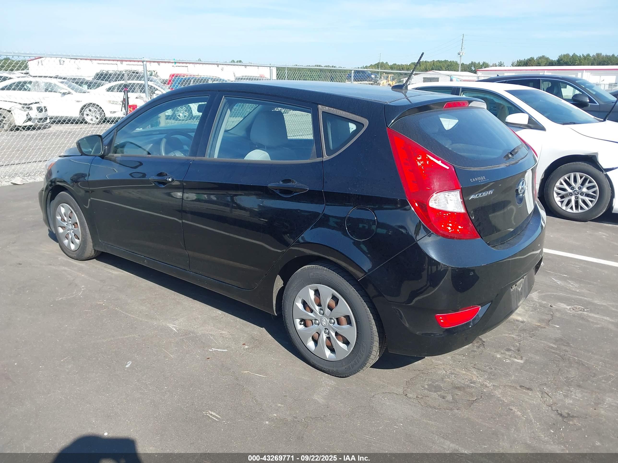 HYUNDAI ACCENT image 3