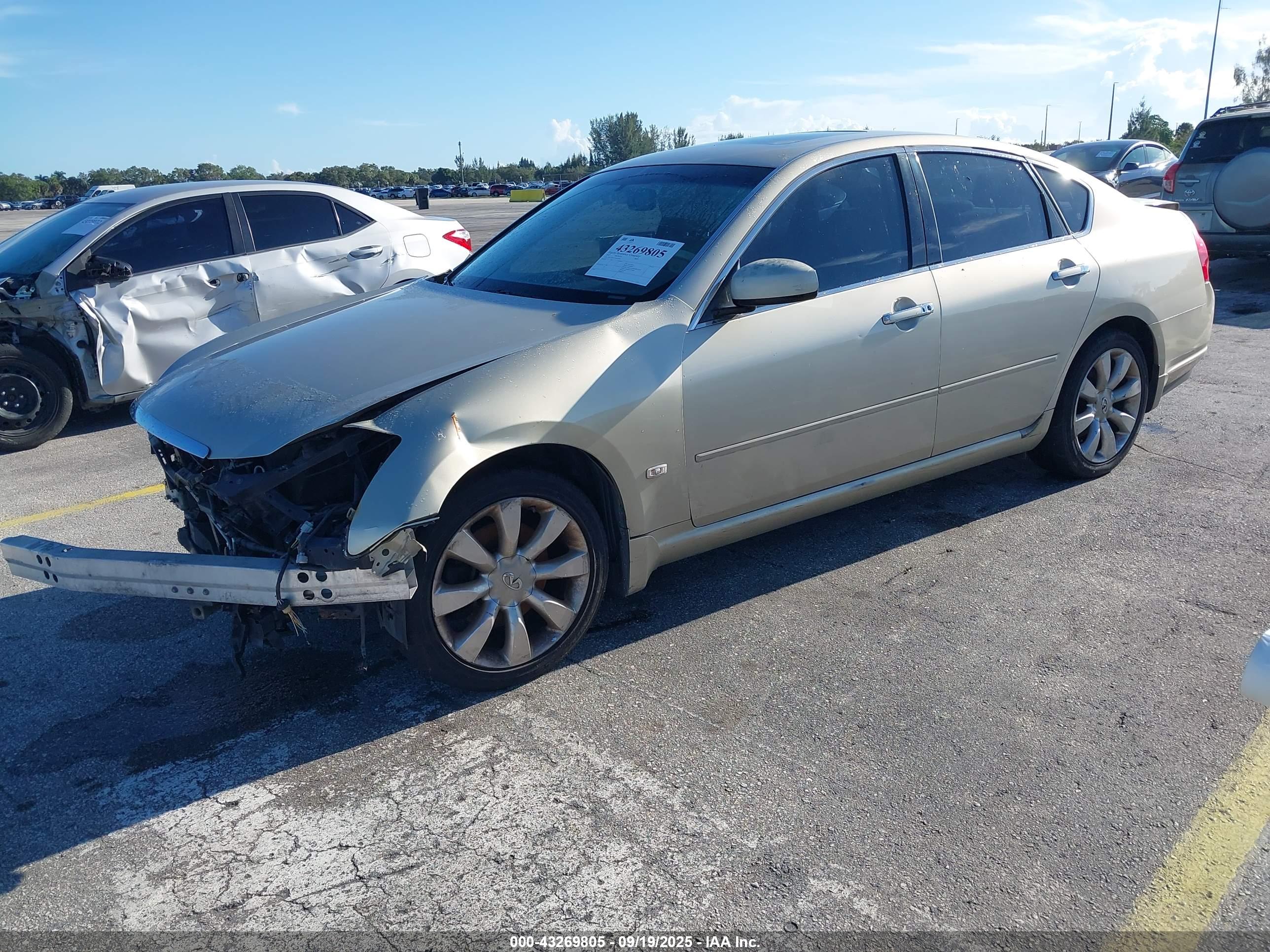 INFINITI M35 image 2