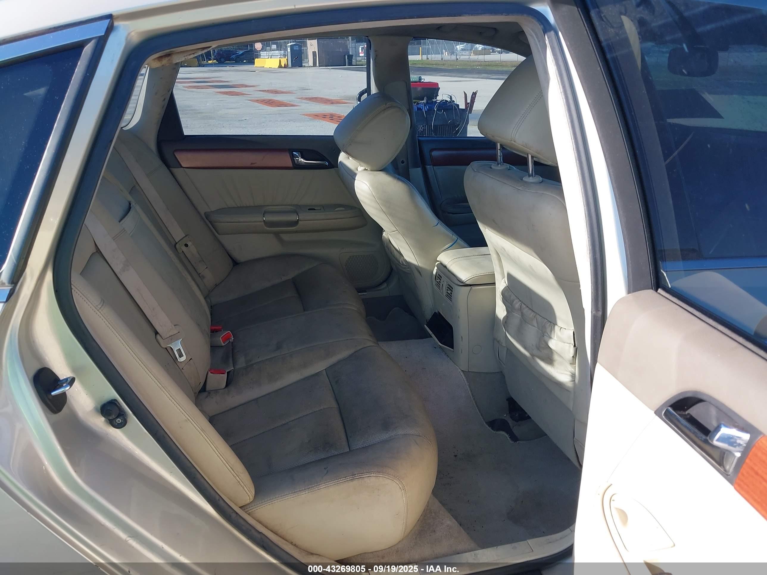 INFINITI M35 image 8