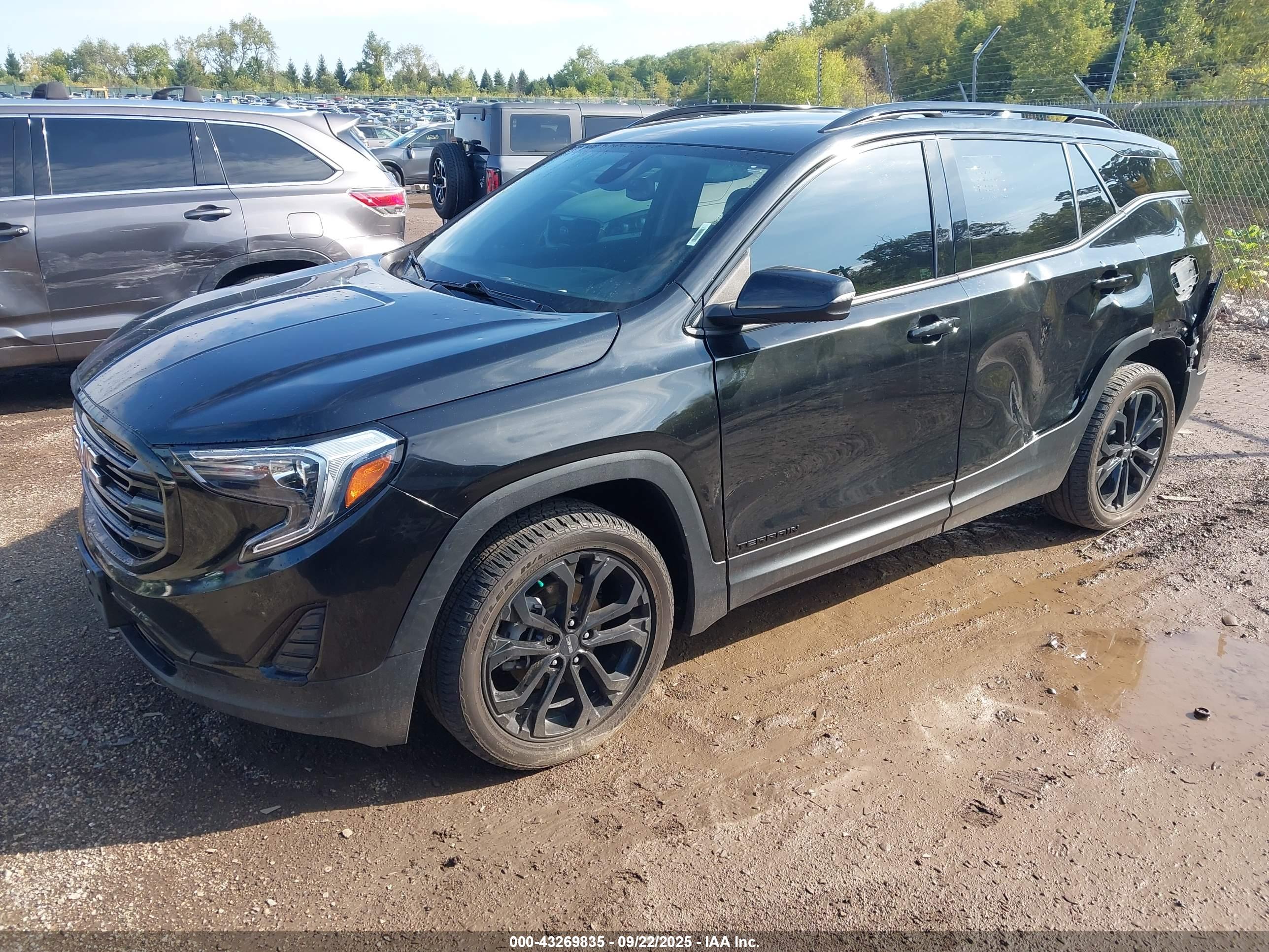 GMC TERRAIN image 2