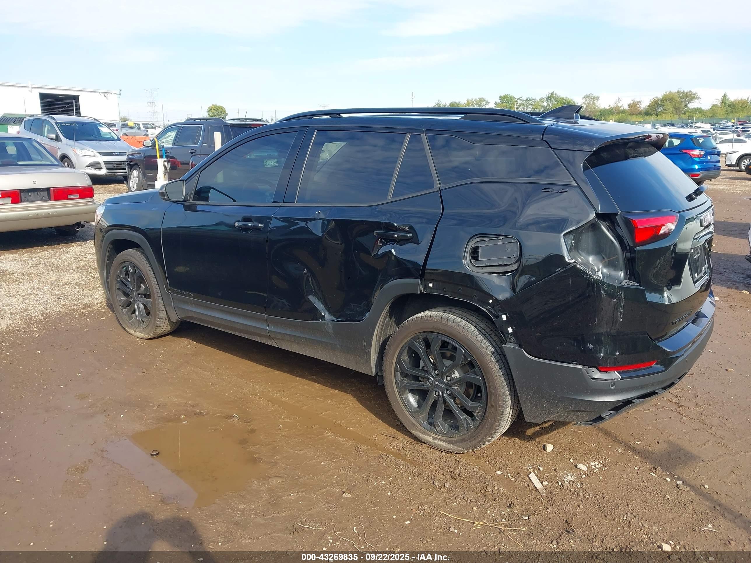 GMC TERRAIN image 3