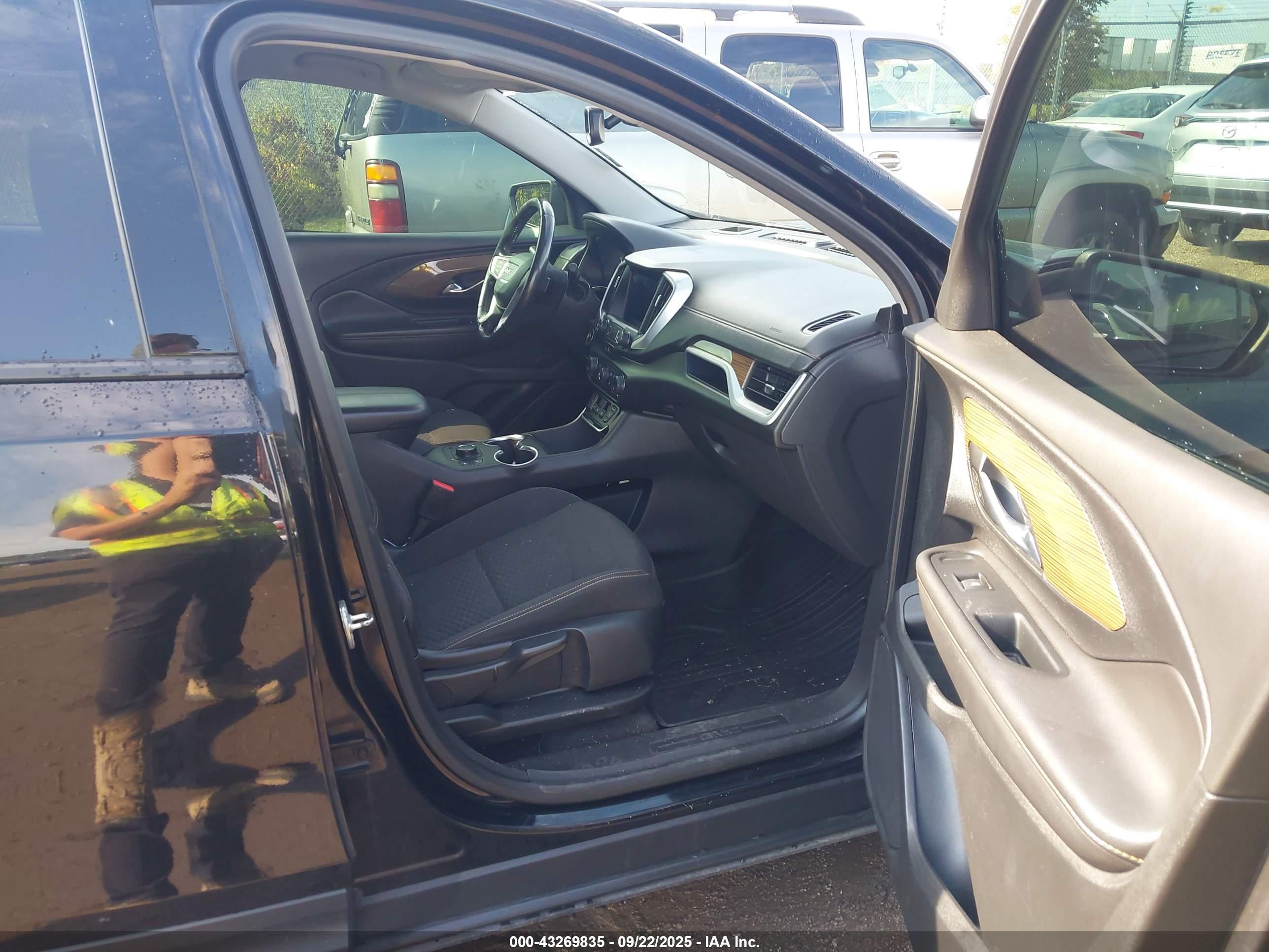 GMC TERRAIN image 5
