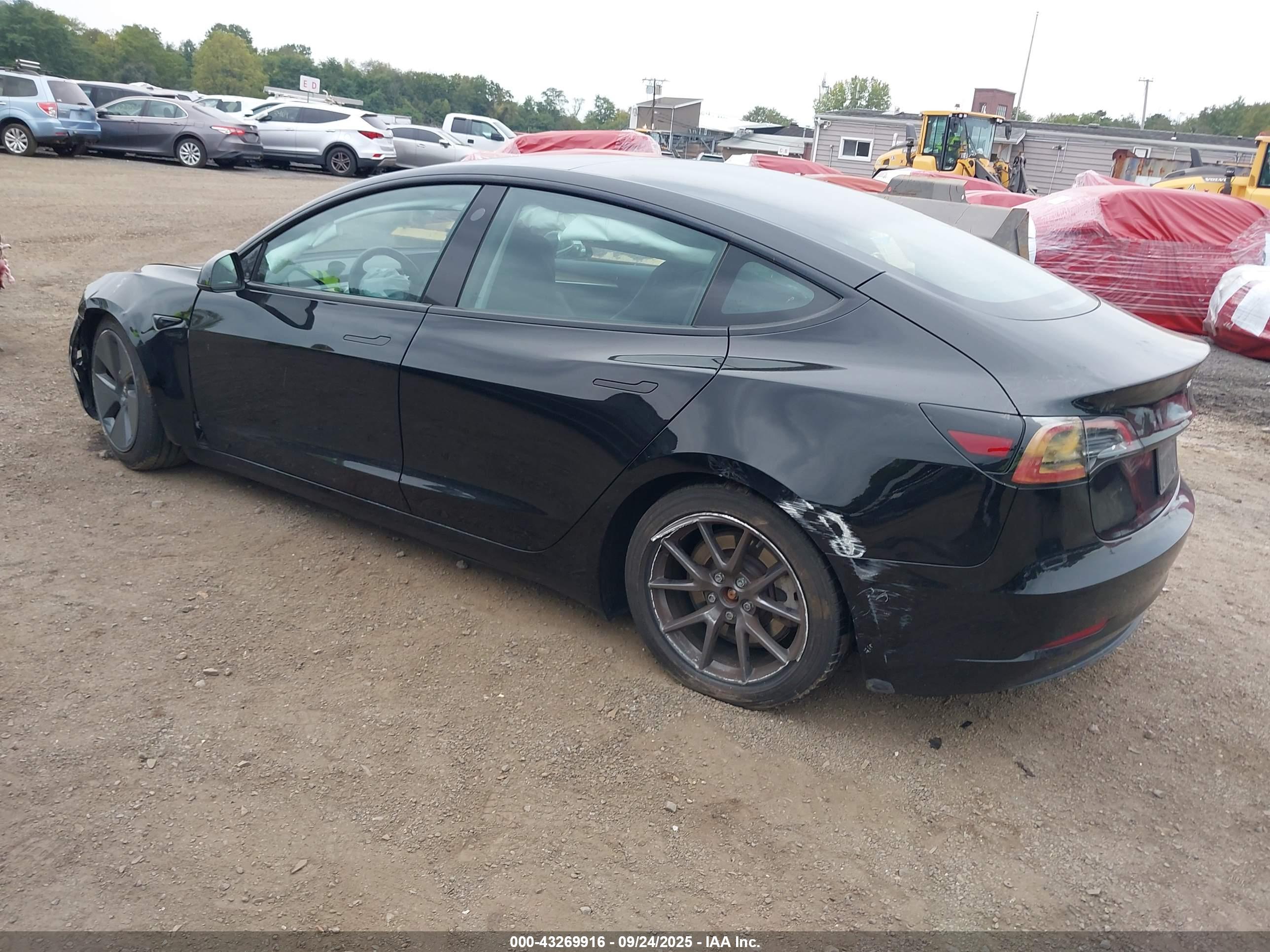 TESLA MODEL image 3