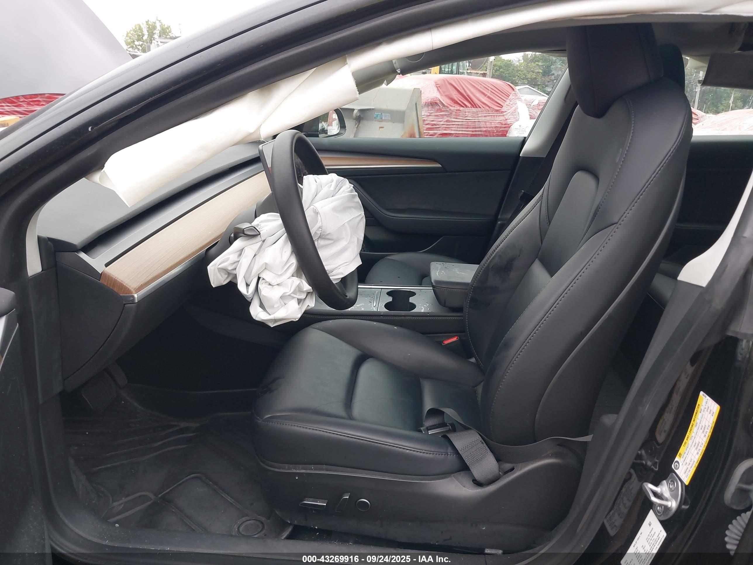 TESLA MODEL image 5
