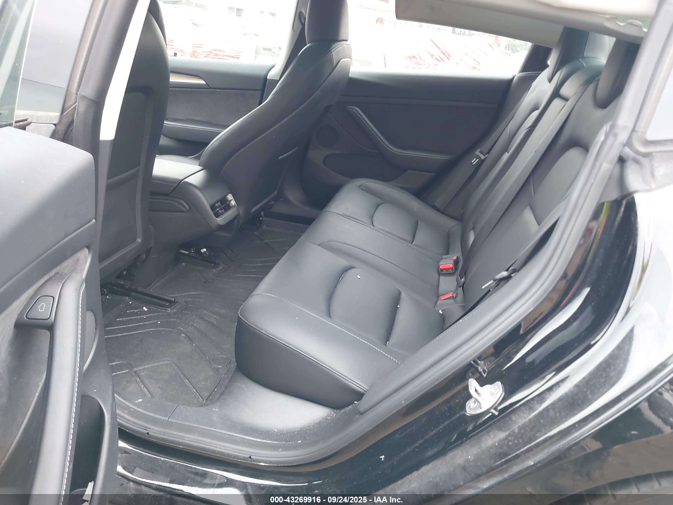 TESLA MODEL image 8