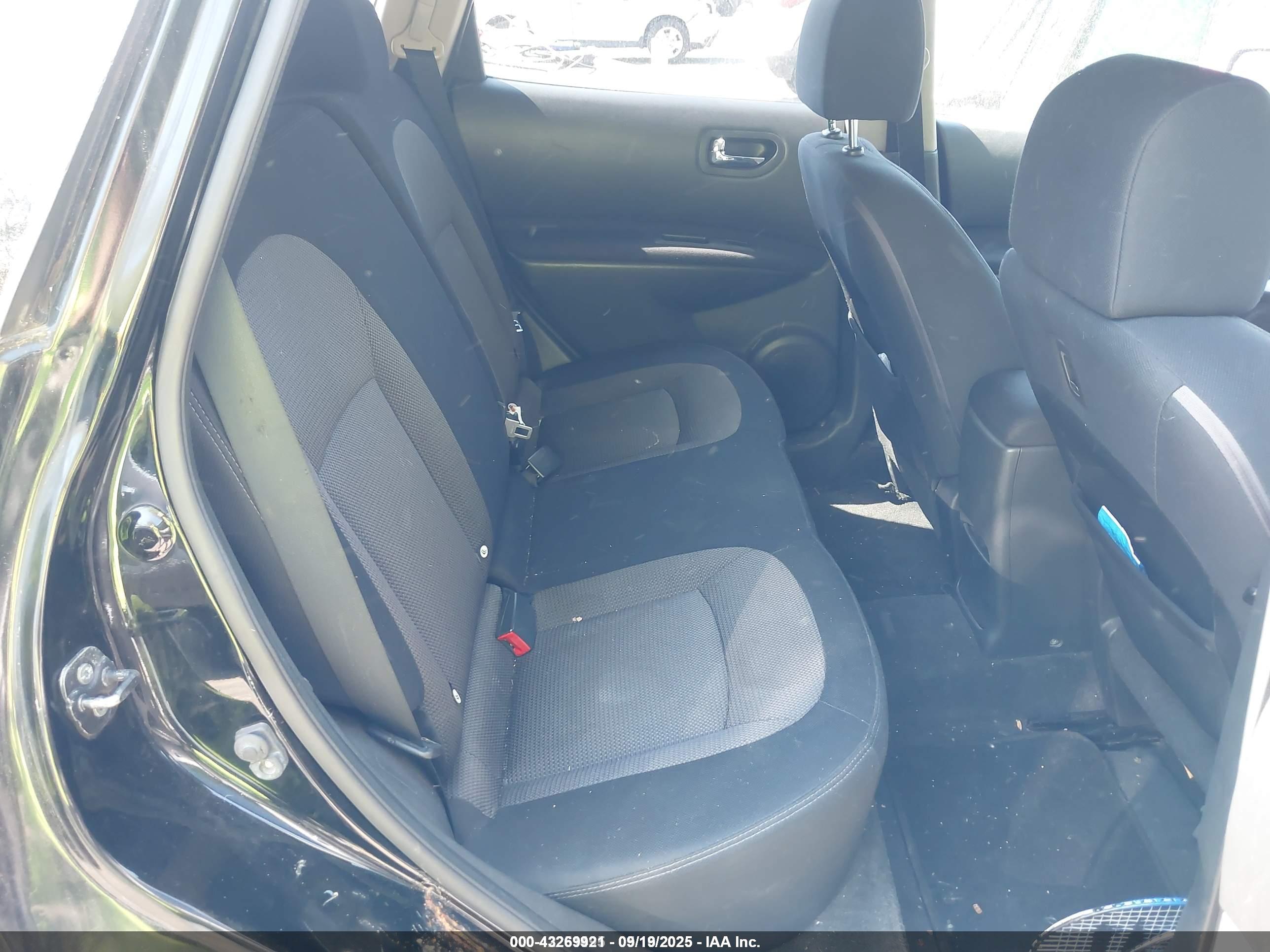 NISSAN ROGUE image 8