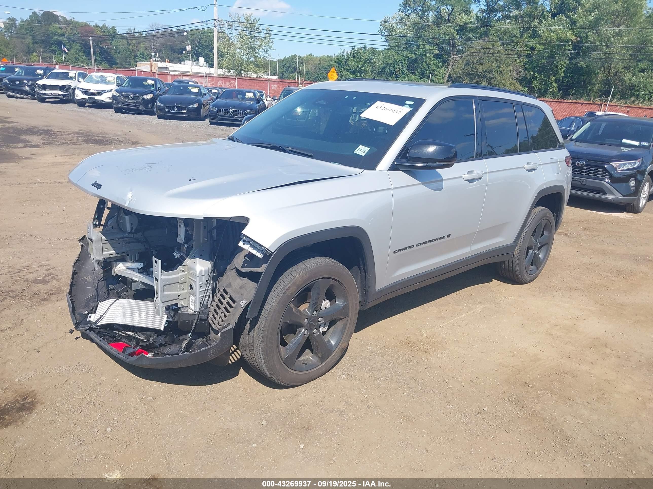 JEEP GRAND image 2