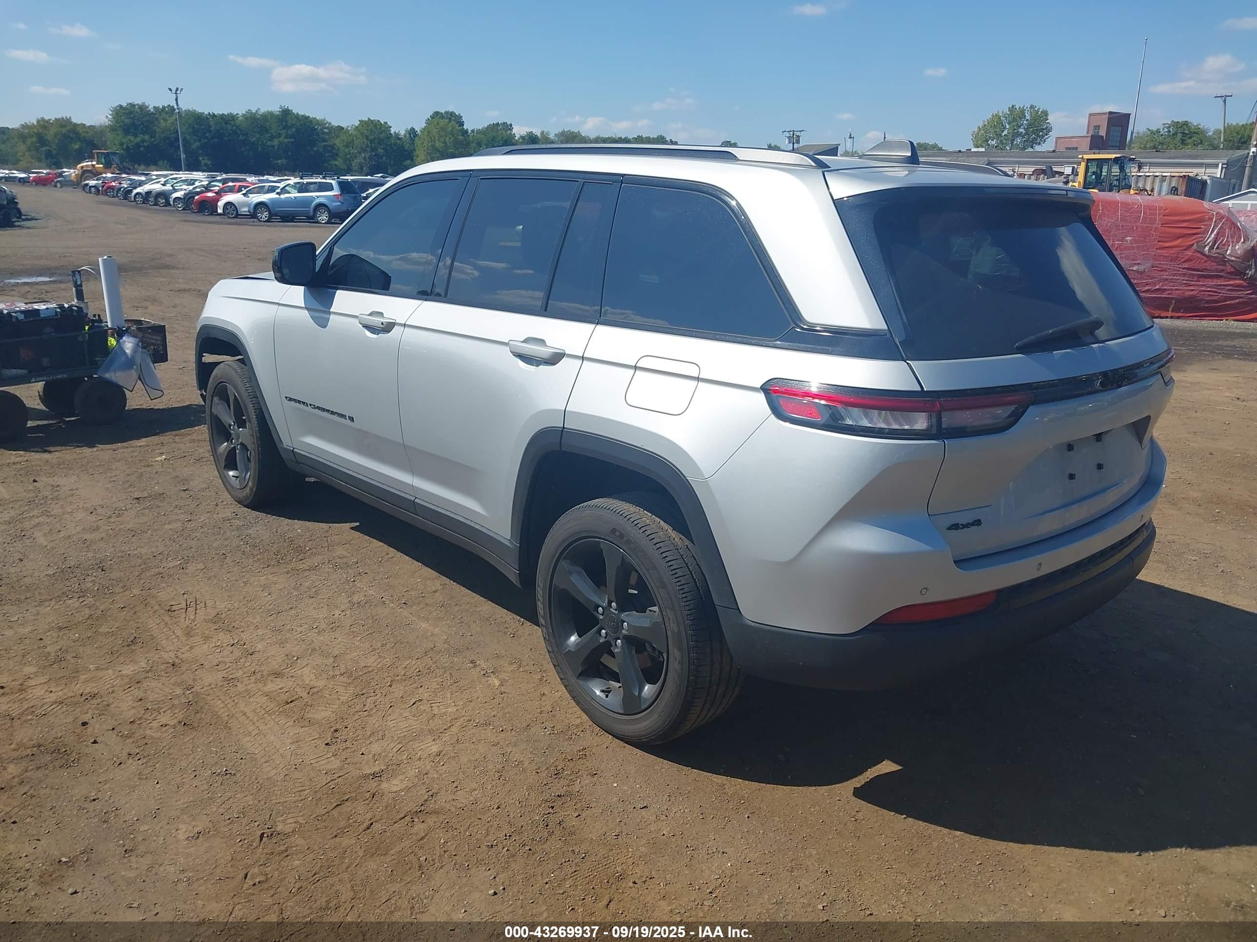 JEEP GRAND image 3