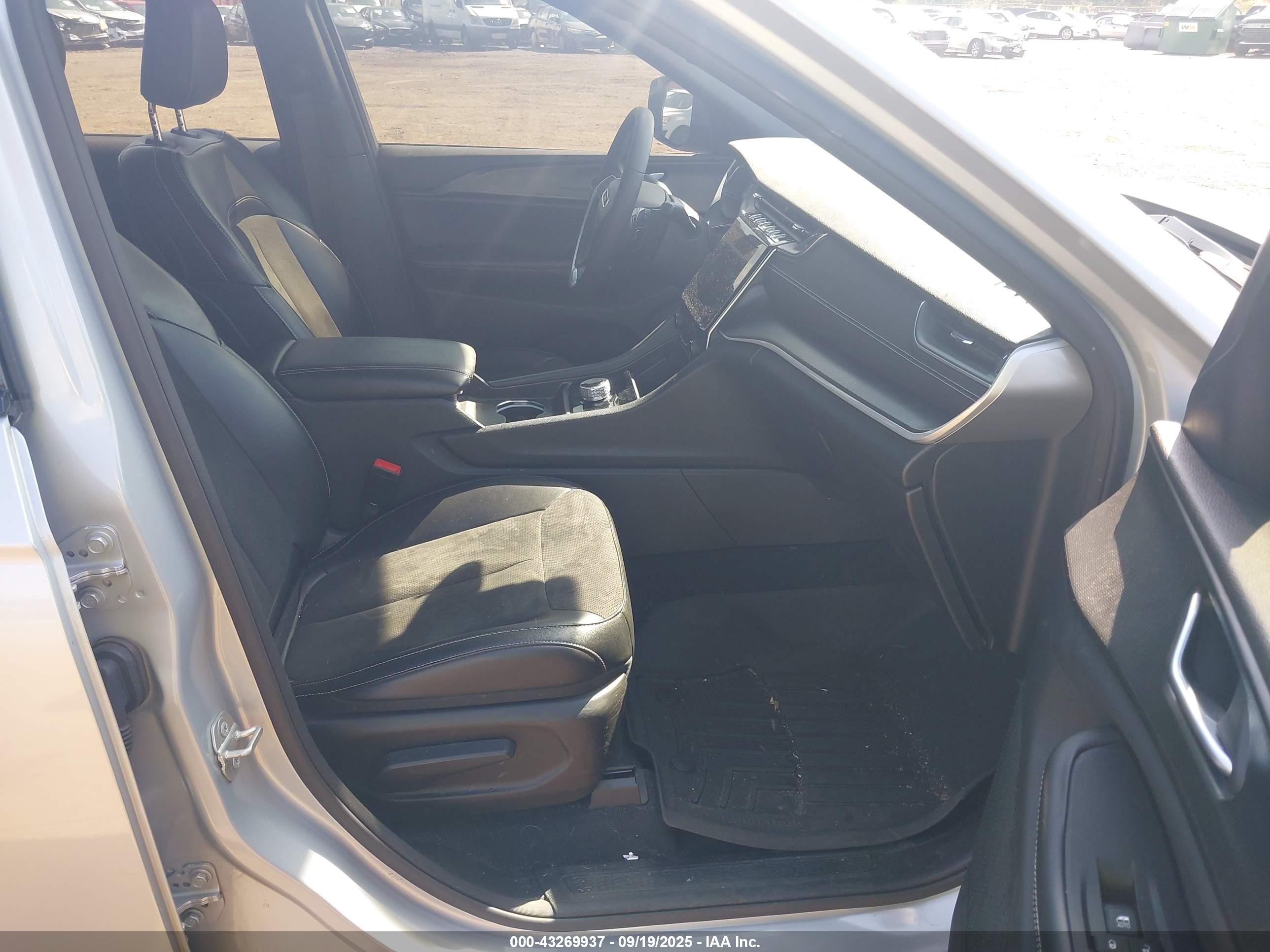 JEEP GRAND image 5