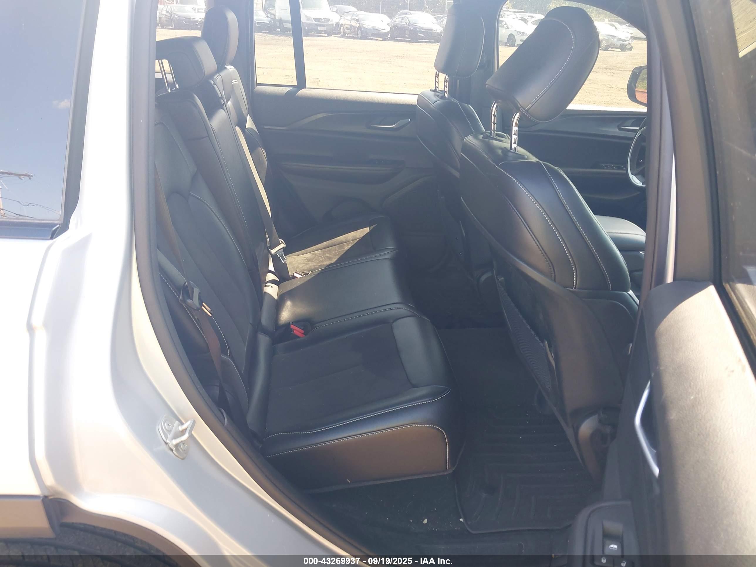 JEEP GRAND image 8
