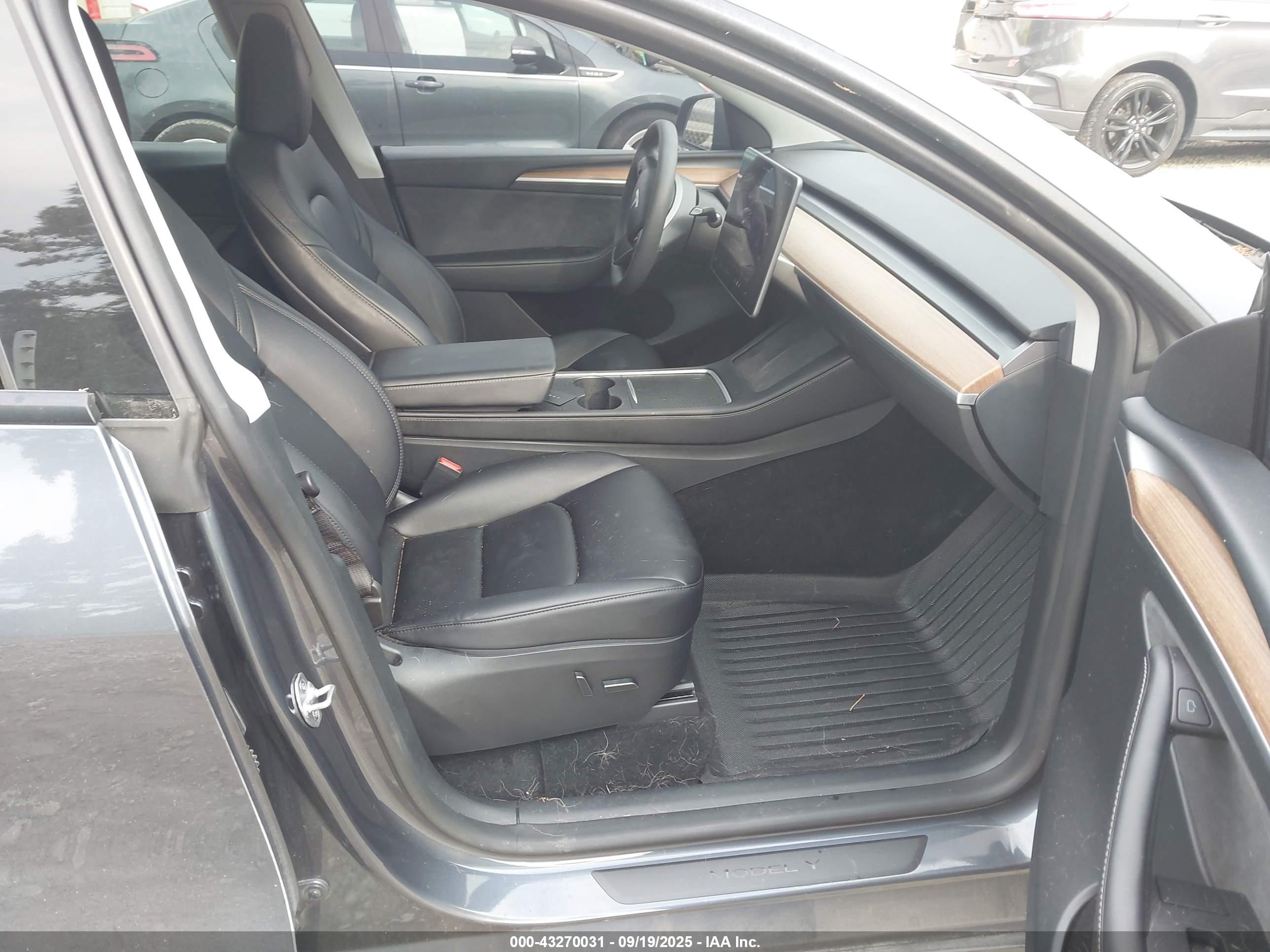 TESLA MODEL image 5