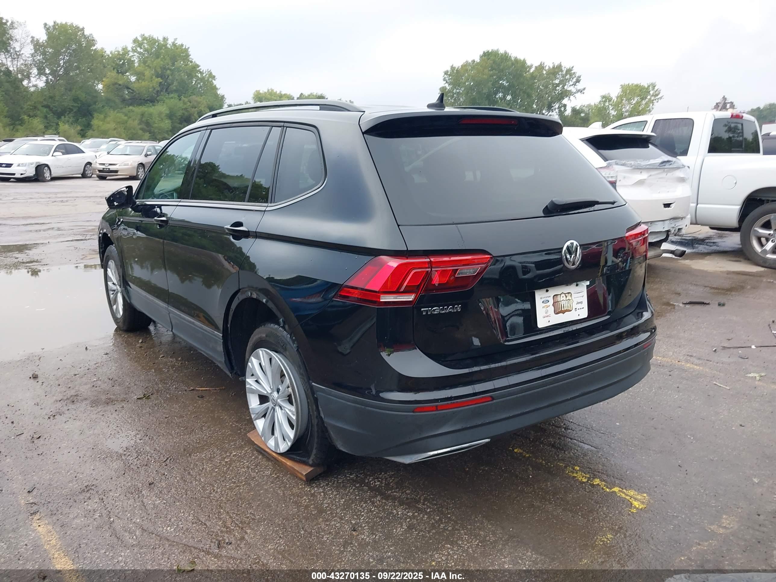 VOLKSWAGEN TIGUAN image 3