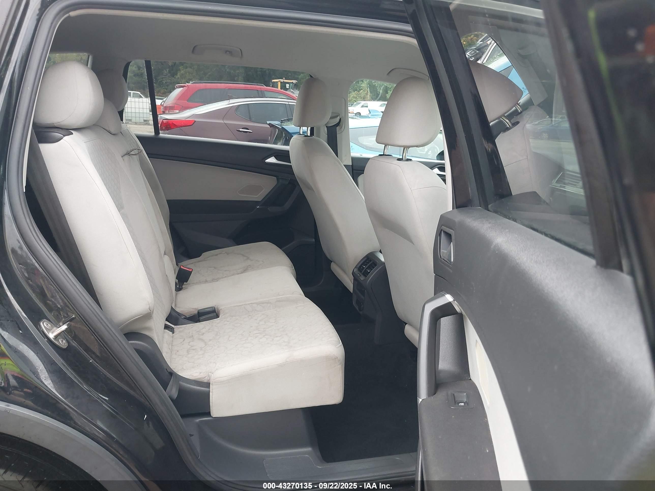 VOLKSWAGEN TIGUAN image 8
