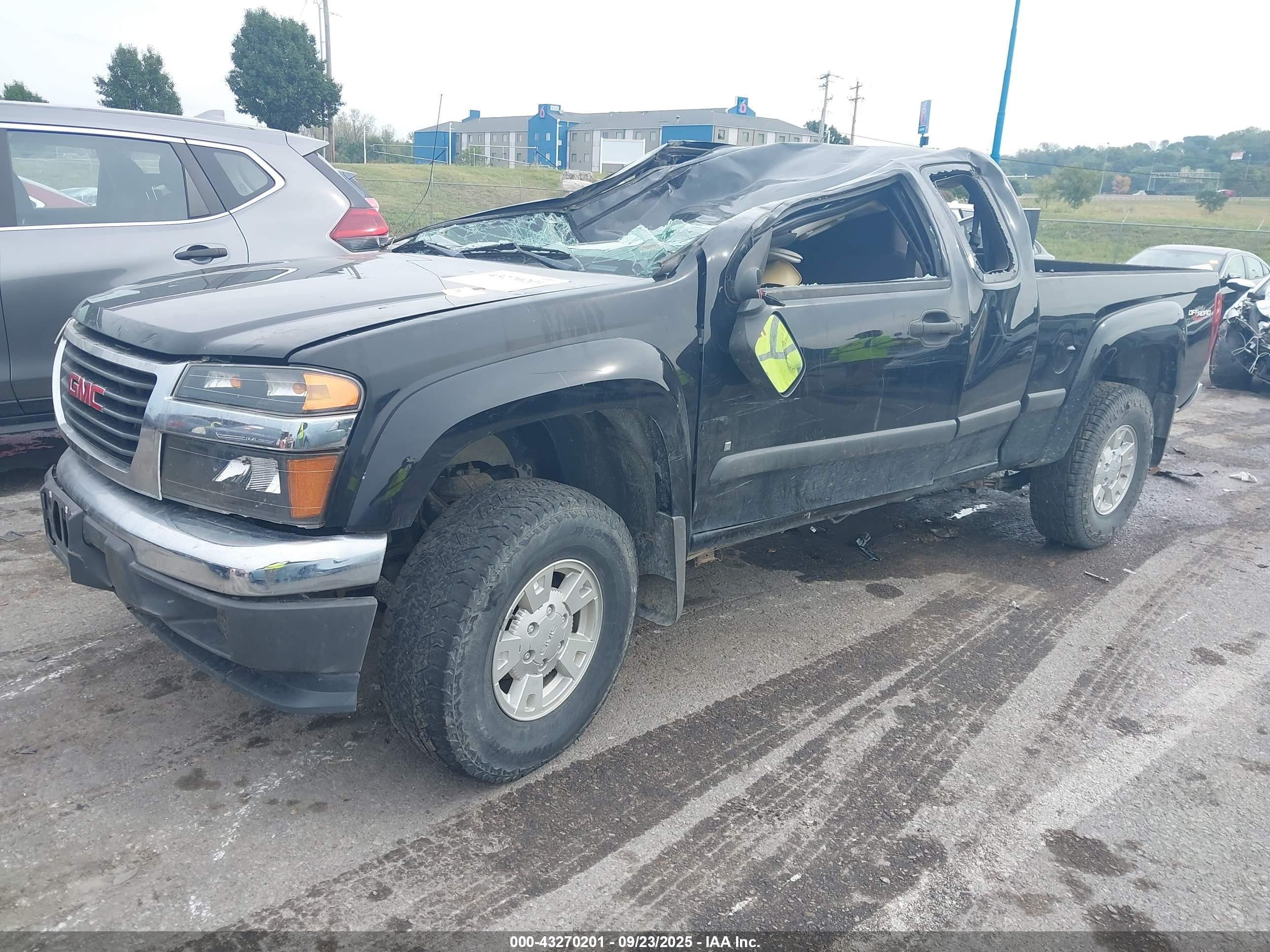 GMC CANYON image 2