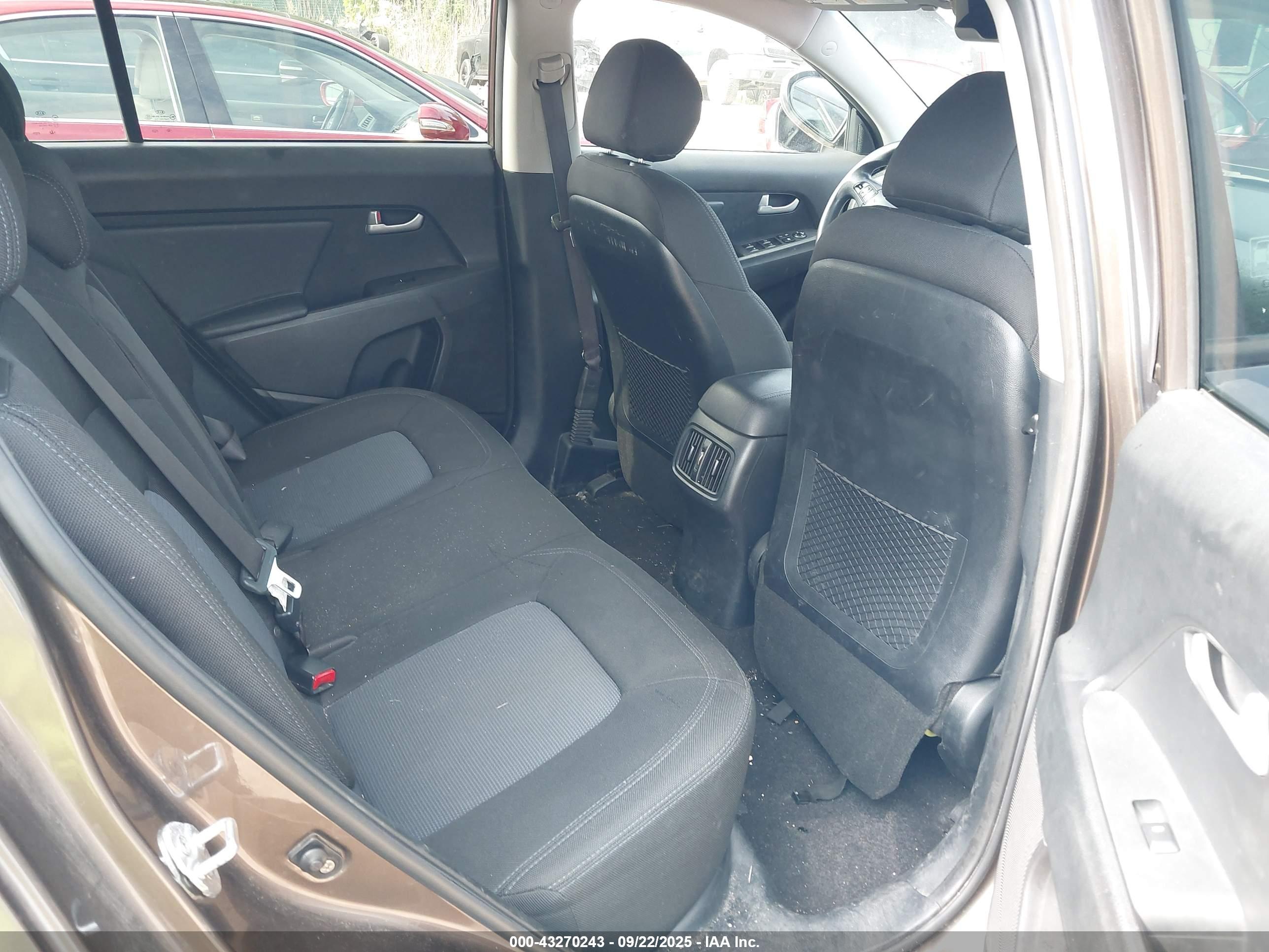 KIA SPORTAGE image 8