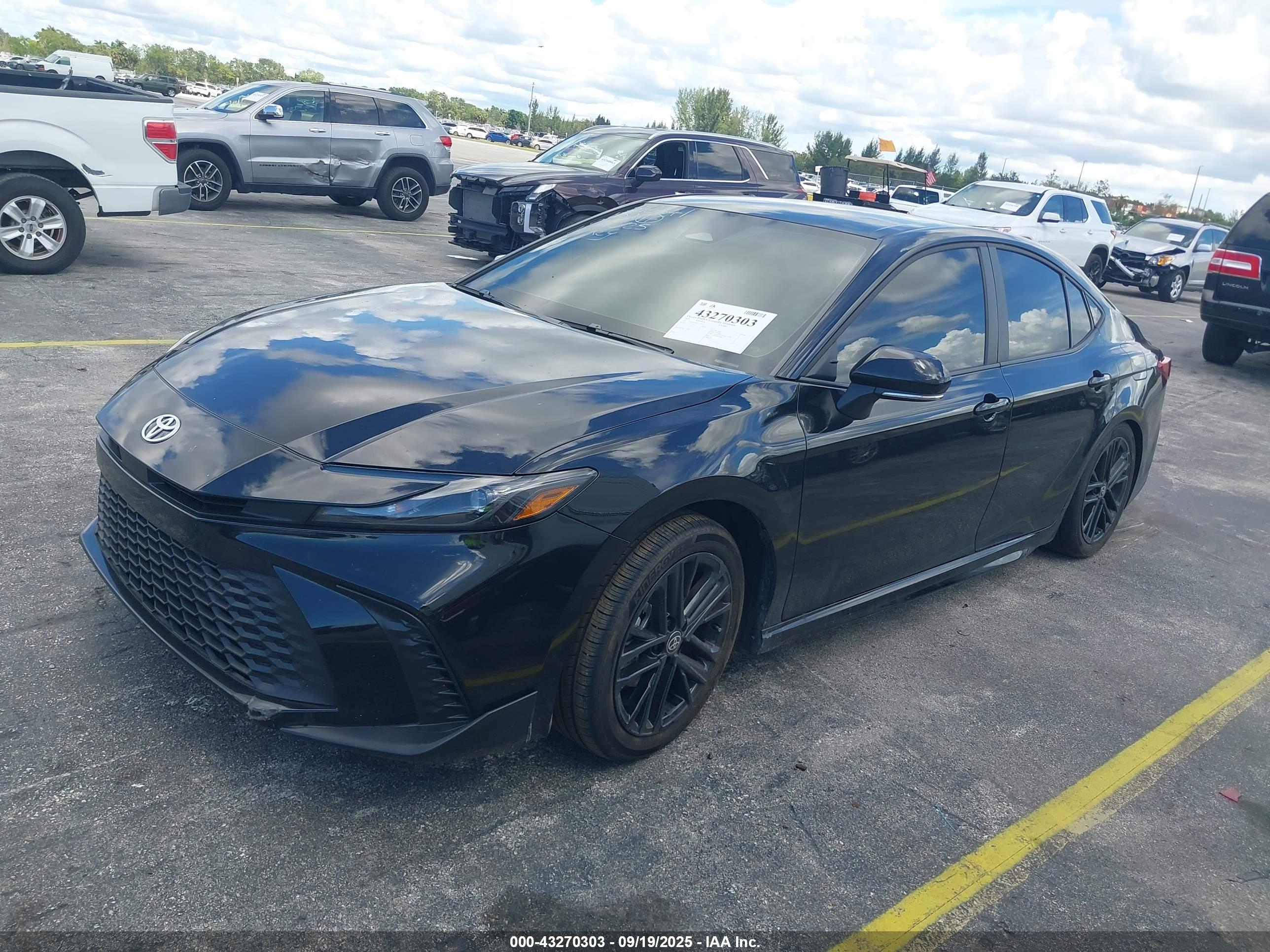 TOYOTA CAMRY image 2