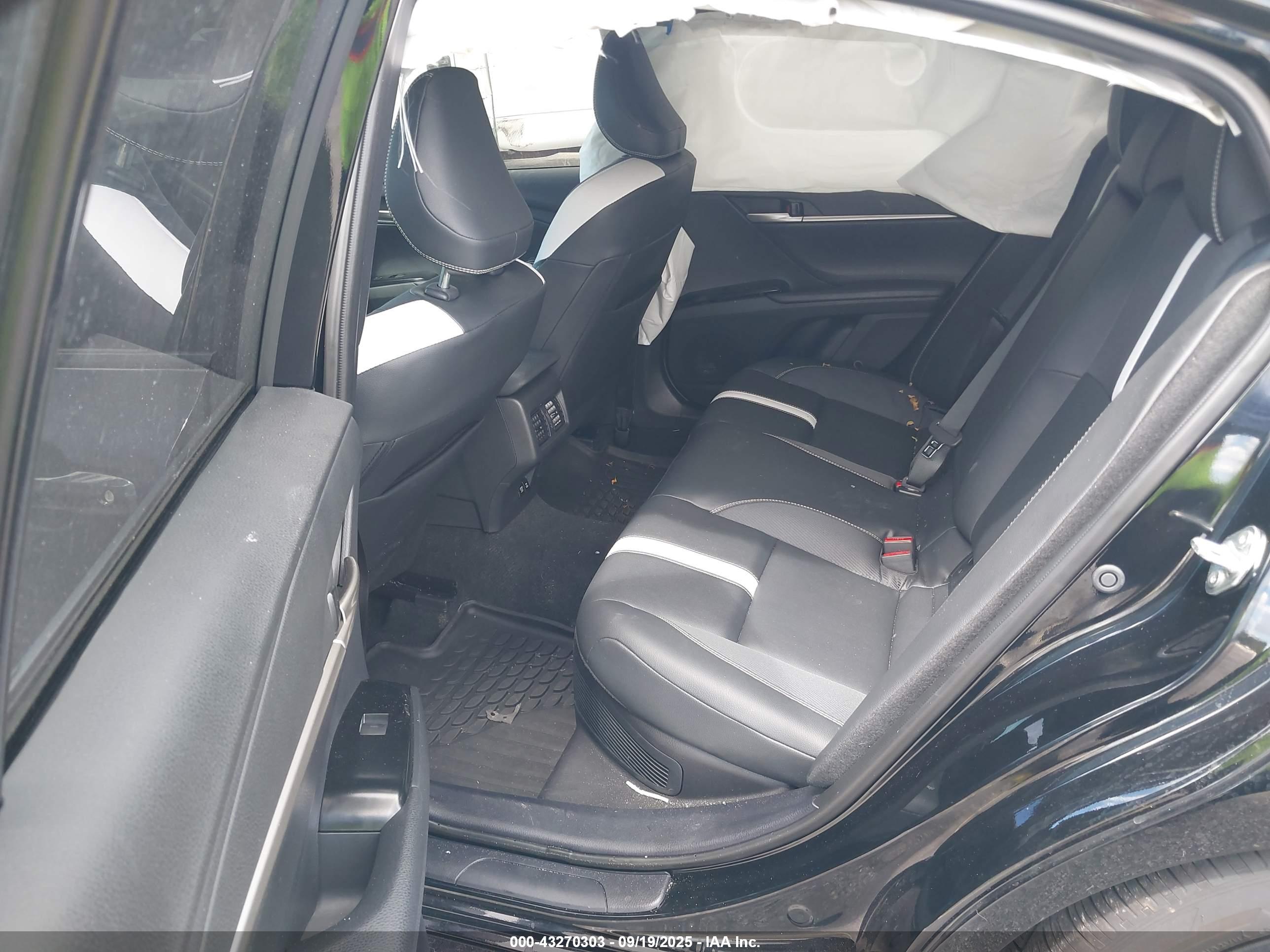 TOYOTA CAMRY image 8