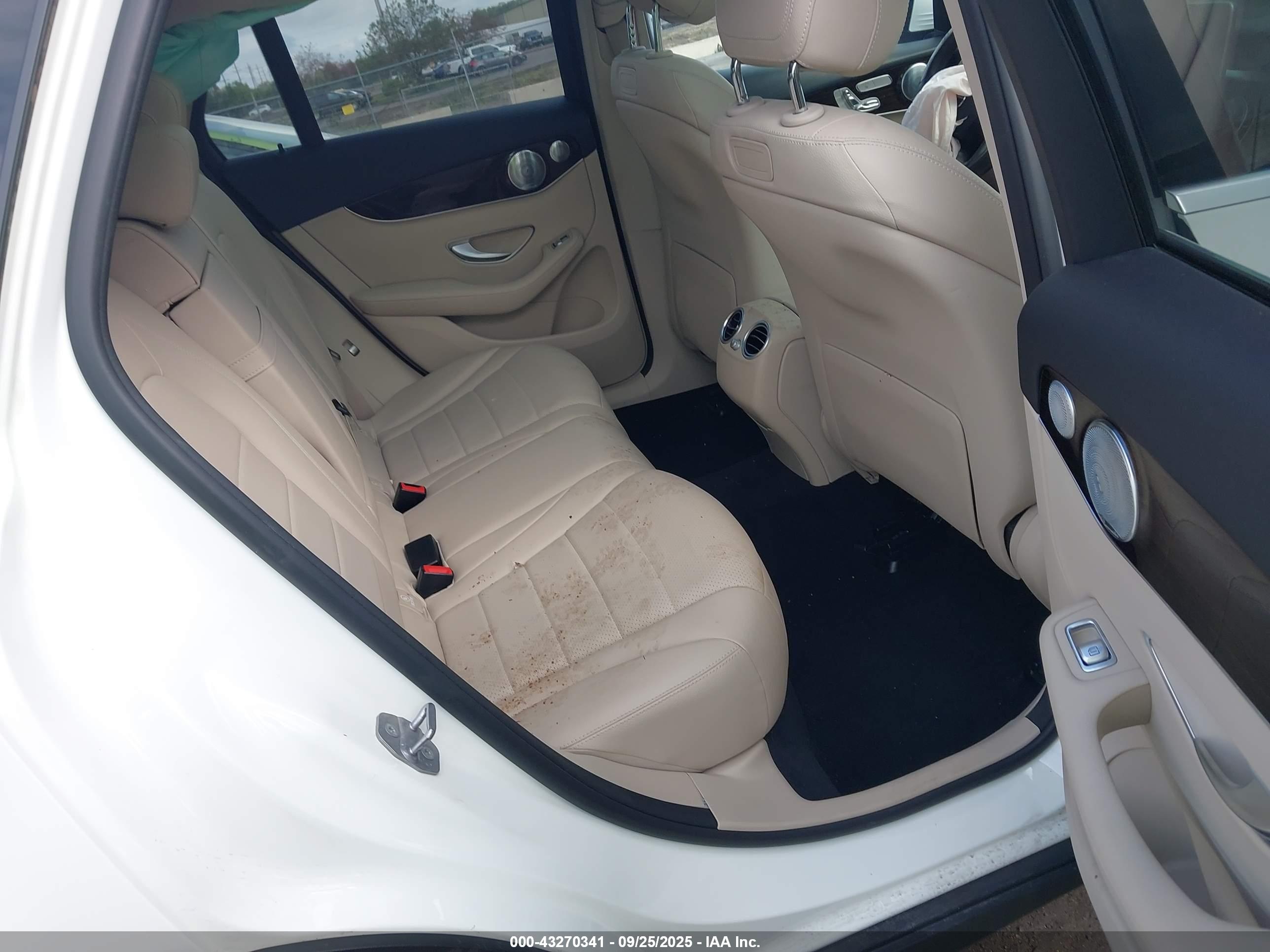 MERCEDES-BENZ GLC image 8