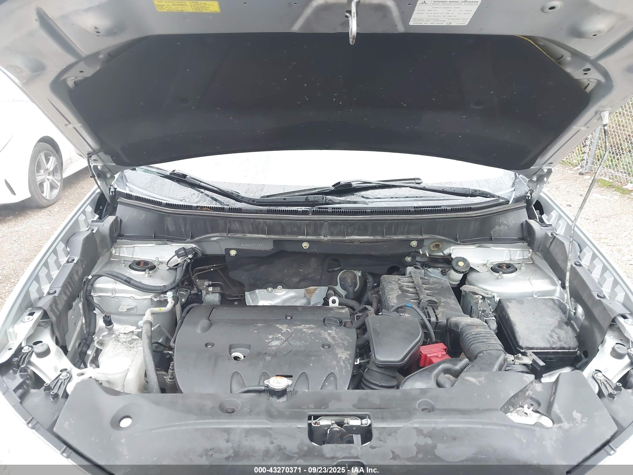 MITSUBISHI OUTLANDER image 10
